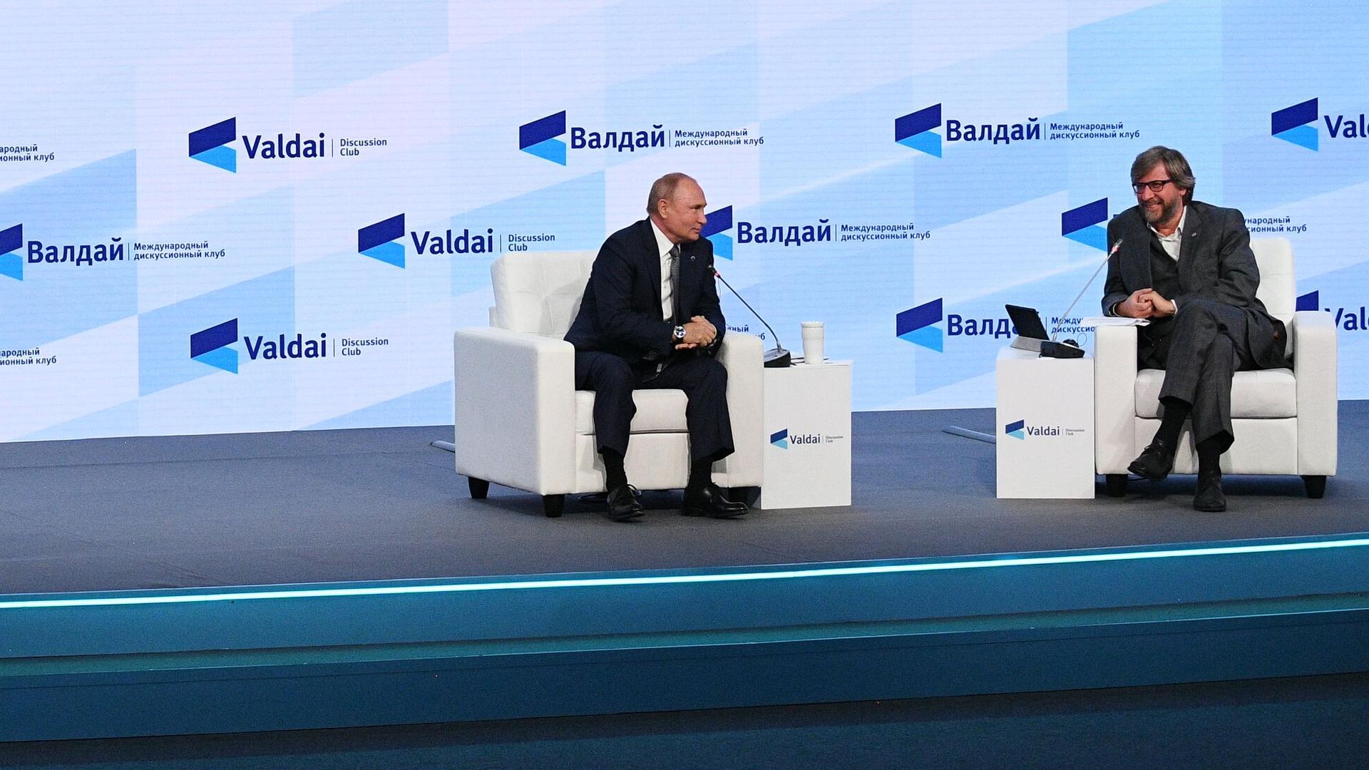 Президент РФ Владимир Путин на заседании международного дискуссионного клуба Валдай Президент РФ Владимир Путин на заседании международного дискуссионного клуба Валдай - РИА Новости, 1920, 25.10.2021