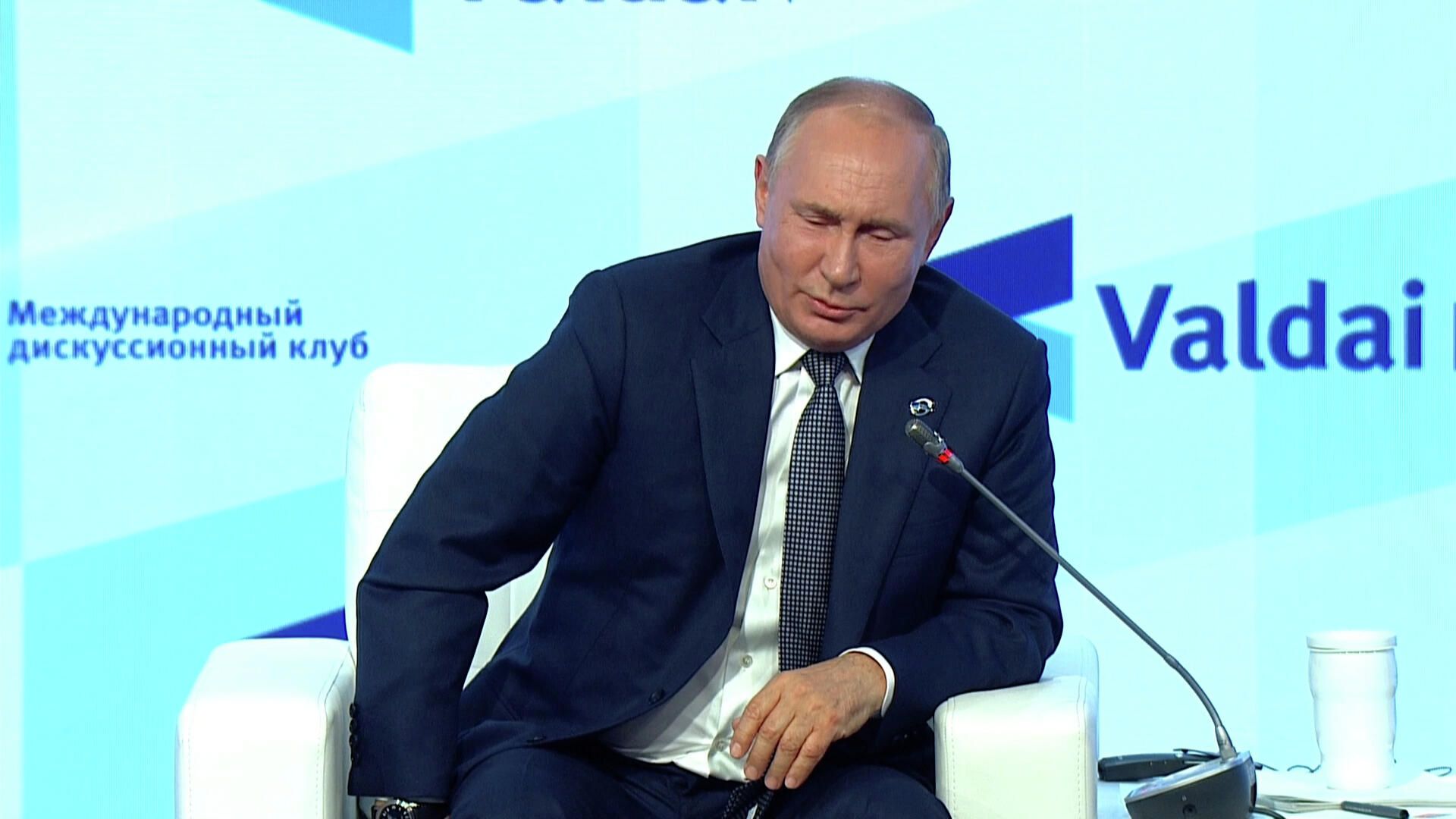 Путин об угрозе свободе слова в стране Путин об угрозе свободе слова в стране - РИА Новости, 1920, 21.10.2021