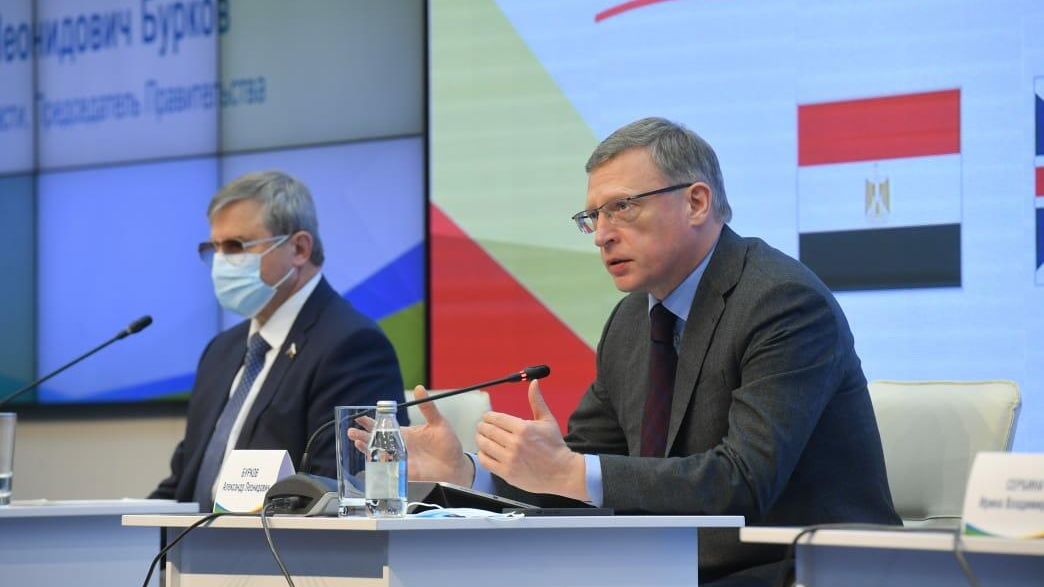 Губернатор Омской области Александр Бурков на Х Международном форуме социальных предпринимателей и инвесторов ИННОСИБ в Омске Губернатор Омской области Александр Бурков на Х Международном форуме социальных предпринимателей и инвесторов ИННОСИБ в Омске - РИА Новости, 1920, 22.10.2021