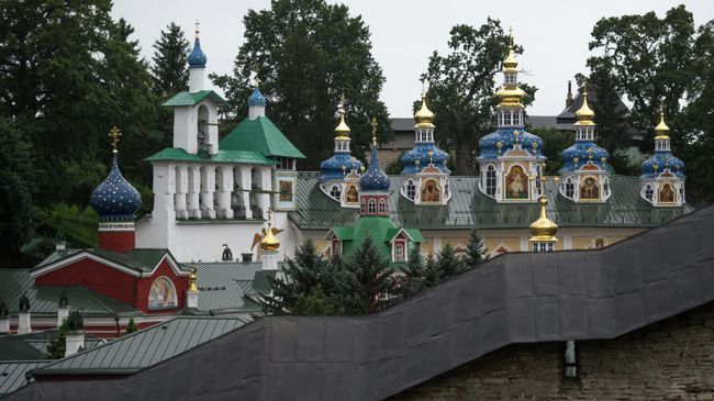 Свято-Успенский Псково-Печерский монастырь в Псковской области