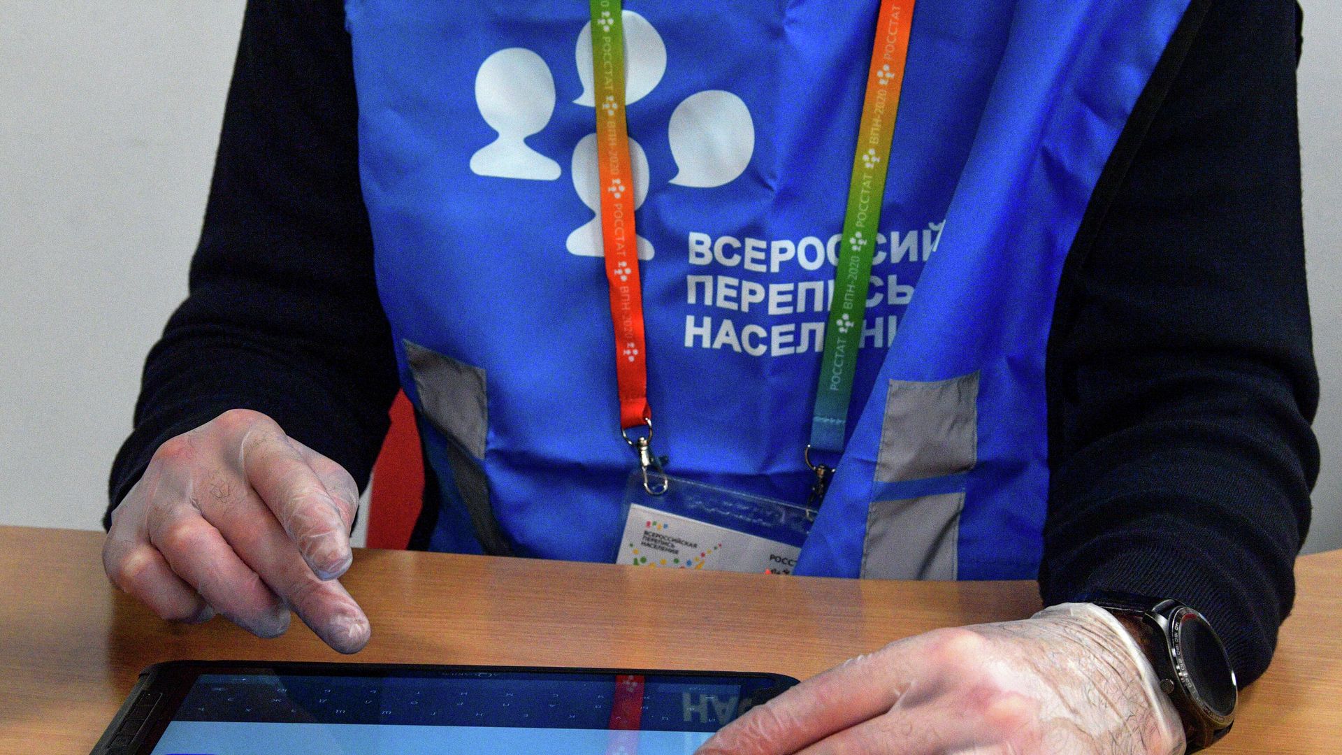 Сотрудник Федеральной службы государственной статистики (Росстат) в переписном пункте - РИА Новости, 1920, 06.11.2021