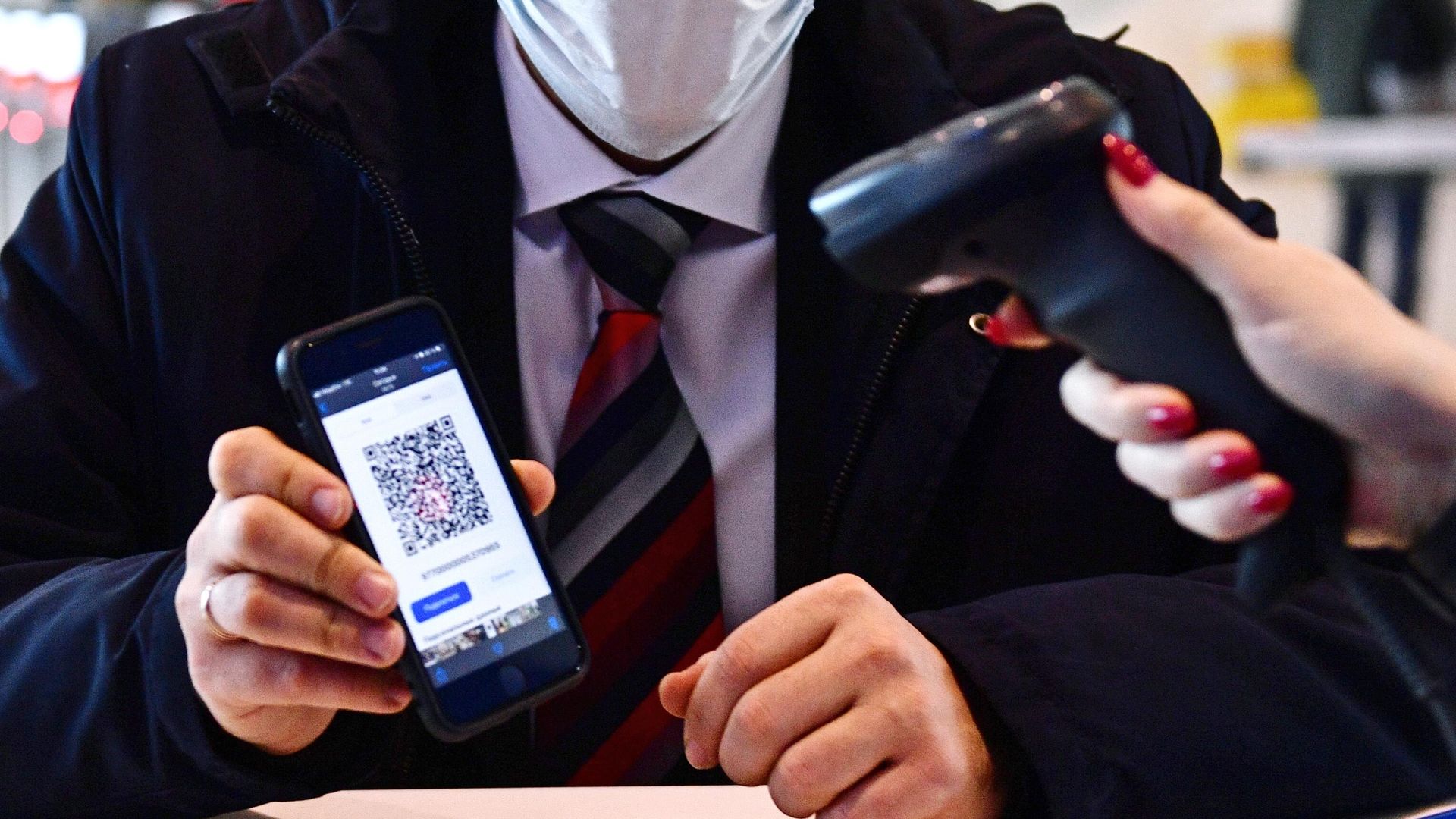 Проверка QR-кодоа Проверка QR-кодоа - РИА Новости, 1920, 11.11.2021