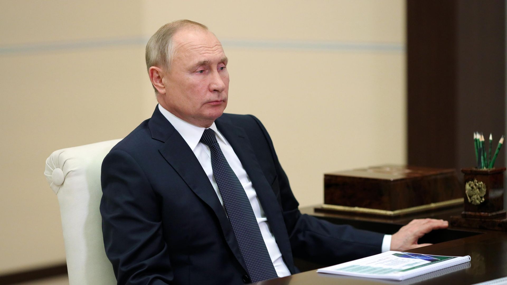 Президент РФ Владимир Путин во время встречи с руководителем Федеральной таможенной службы (ФТС) Владимиром Булавиным - РИА Новости, 1920, 27.10.2021