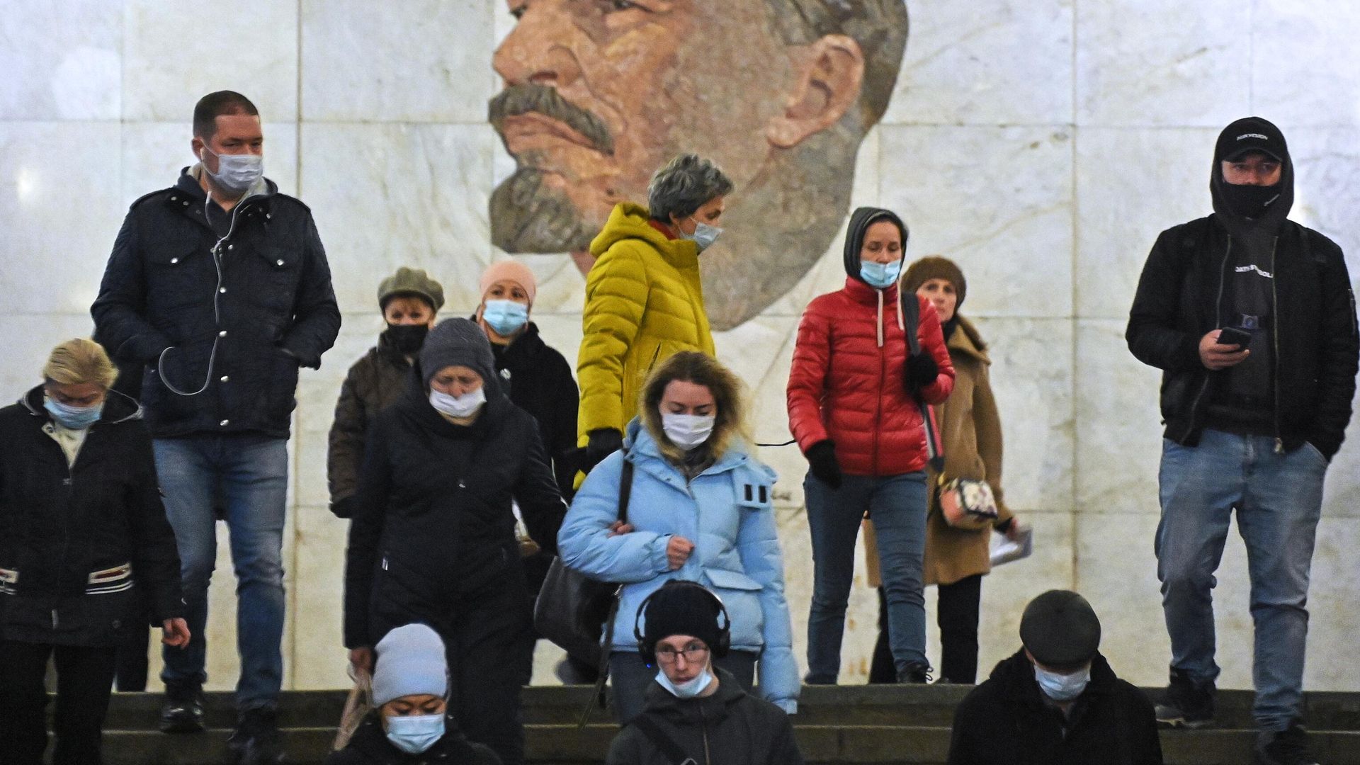 Пассажиры на станции Библиотека имени Ленина Московского метрополитена Пассажиры на станции Библиотека имени Ленина Московского метрополитена - РИА Новости, 1920, 15.04.2022