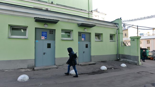 Общественный туалет на Моховой улице в Москве