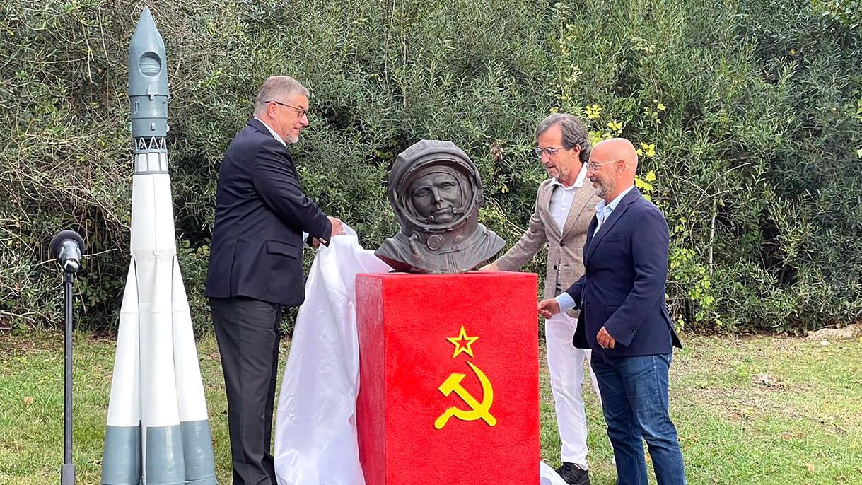 Открытие бюста космонавта Юрия Гагарина в городе Оэйраш (Португалия) Открытие бюста космонавта Юрия Гагарина в городе Оэйраш (Португалия) - РИА Новости, 1920, 27.10.2021