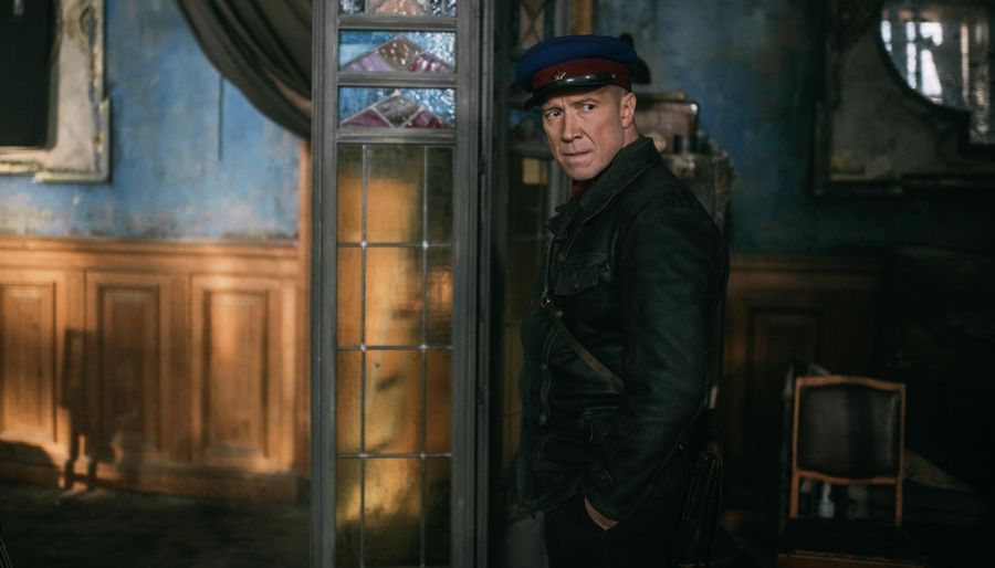 Алексей Кравченко в роли старшего лейтенанта НКВД Серегина в сериале Седьмая симфония