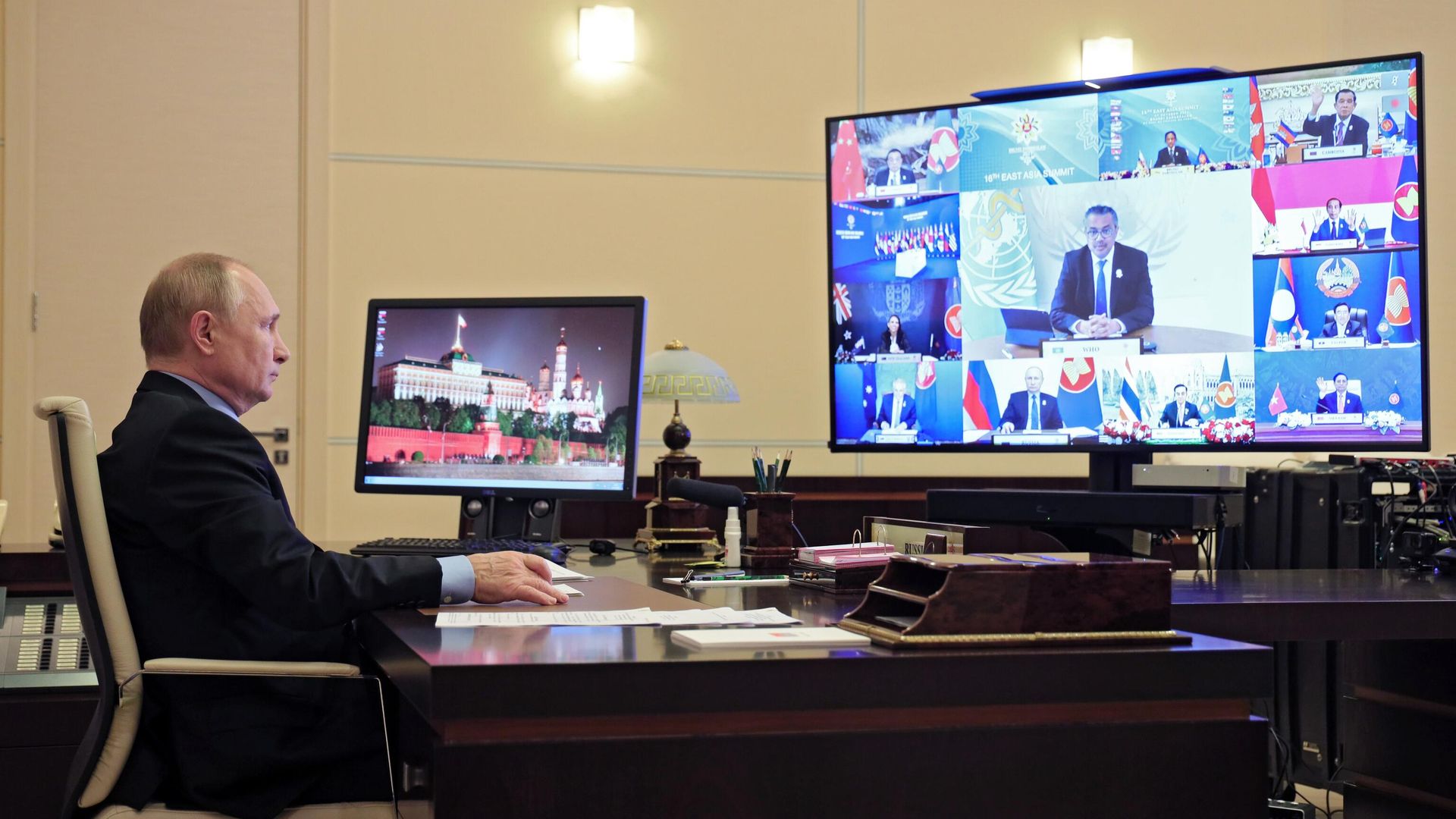 Президент РФ Владимир Путин принял участие в работе XVI Восточноазиатского саммита Президент РФ Владимир Путин принял участие в работе XVI Восточноазиатского саммита - РИА Новости, 1920, 27.10.2021