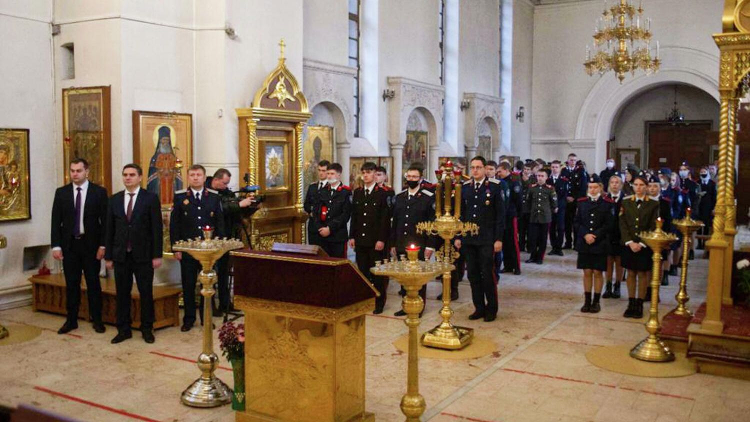 Студенты Первого казачьего университета принесли присягу в храме Студенты Первого казачьего университета принесли присягу в храме - РИА Новости, 1920, 27.10.2021