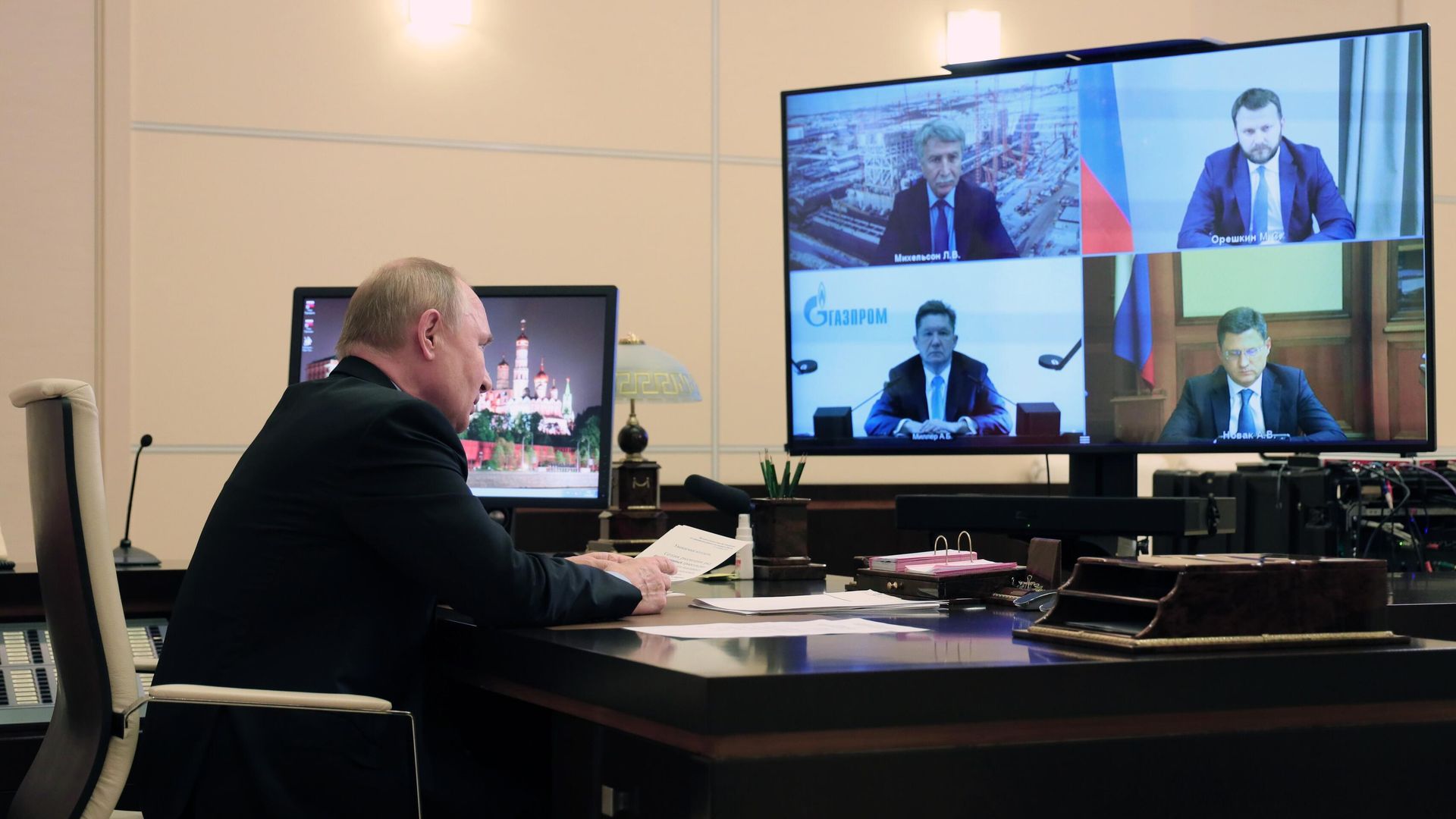 Президент РФ Владимир Путин провел совещание по вопросам освоения ресурсного потенциала полуострова Ямал Президент РФ Владимир Путин провел совещание по вопросам освоения ресурсного потенциала полуострова Ямал - РИА Новости, 1920, 27.10.2021