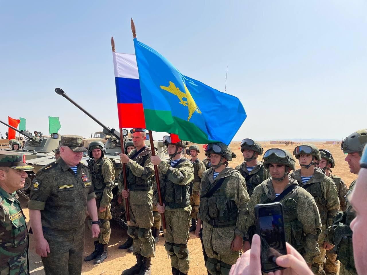 Военнослужащие ВС РФ на заключительном этапе совместных учений десантников России и Египта Защитники дружбы - 2021 в районе города Инша Военнослужащие ВС РФ на заключительном этапе совместных учений десантников России и Египта Защитники дружбы - 2021 в районе города Инша - РИА Новости, 1920, 28.10.2021