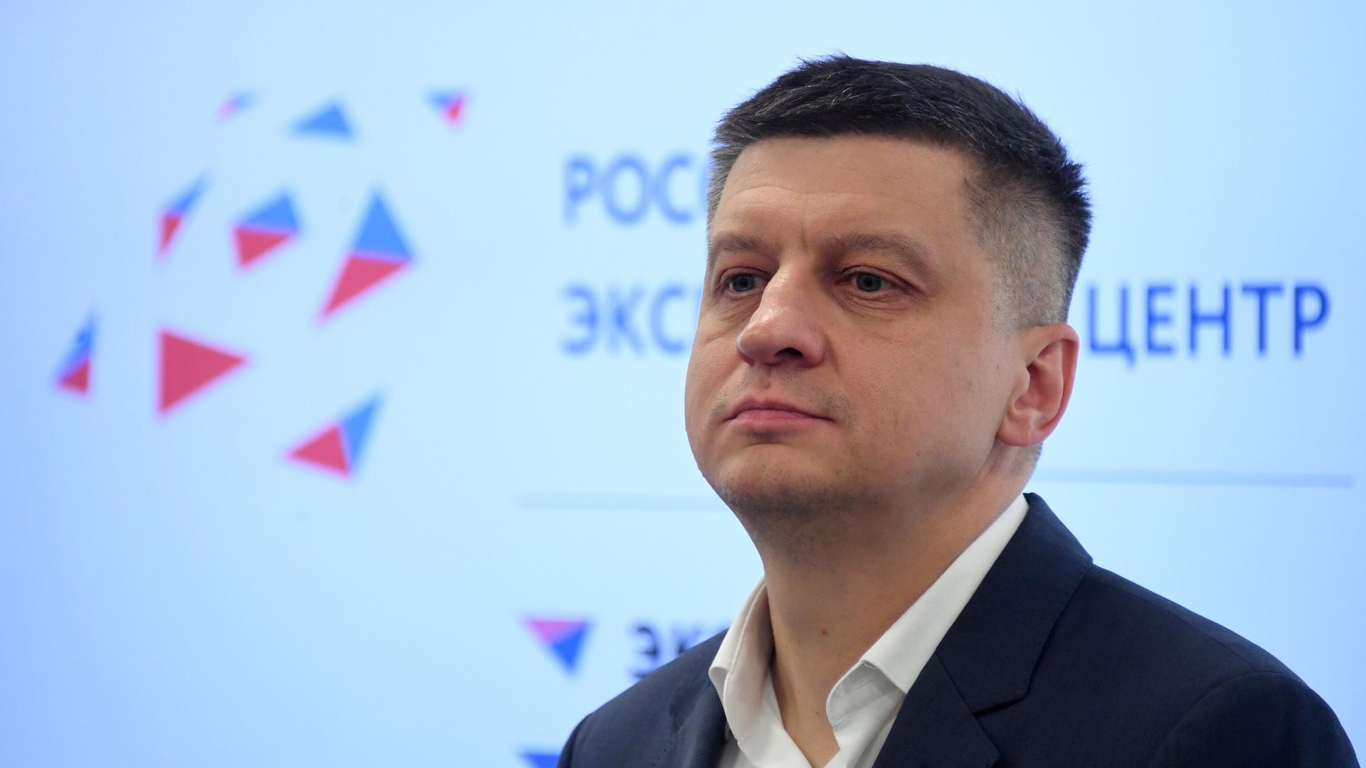 Вице-президент АО Российский экспортный центр (РЭЦ) Алексей Михайлик на мероприятии Стратегия одного окна в Москве Вице-президент АО Российский экспортный центр (РЭЦ) Алексей Михайлик на мероприятии Стратегия одного окна в Москве - РИА Новости, 1920, 28.10.2021