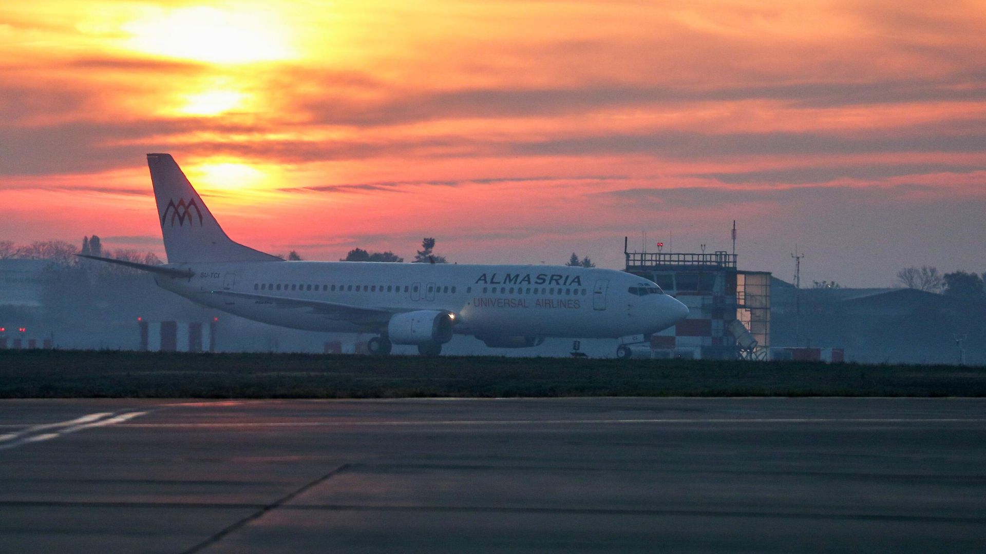 Самолет Boeing 737-400 авиакомпании Almasria Universal Airlines, прилетевший первым рейсом из Шарм-эль-Шейха в аэропорт Краснодара Самолет Boeing 737-400 авиакомпании Almasria Universal Airlines, прилетевший первым рейсом из Шарм-эль-Шейха в аэропорт Краснодара - РИА Новости, 1920, 29.10.2021