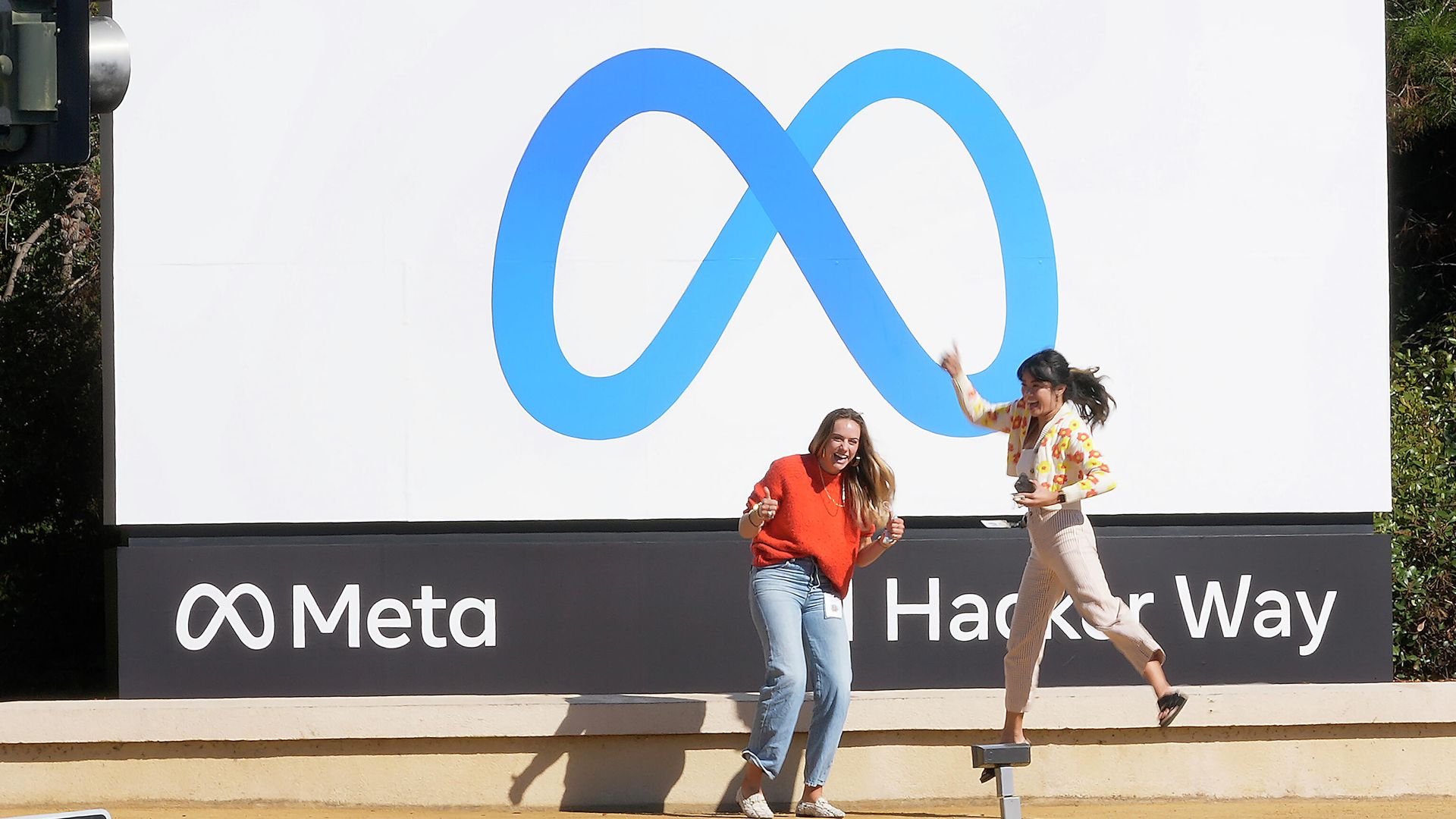 Логотип Meta у штаб-квартиры компании в Менло-Парке, Калифорния Логотип Meta у штаб-квартиры компании в Менло-Парке, Калифорния - РИА Новости, 1920, 07.12.2021
