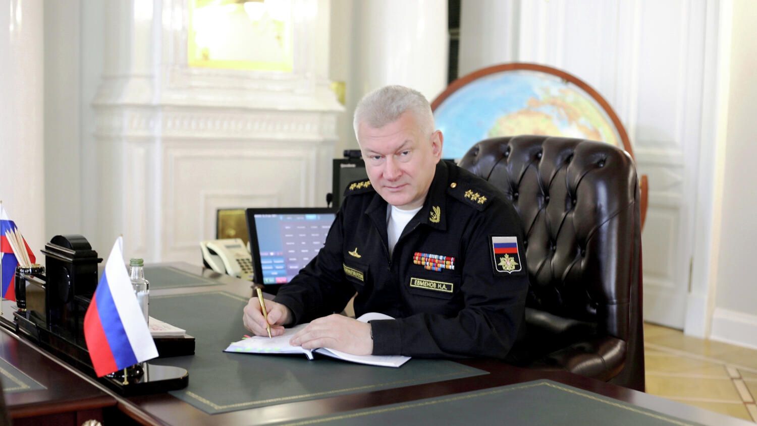 Главнокомандующий Военно-морским флотом России адмирал Николай Евменов Главнокомандующий Военно-морским флотом России адмирал Николай Евменов - РИА Новости, 1920, 30.10.2021