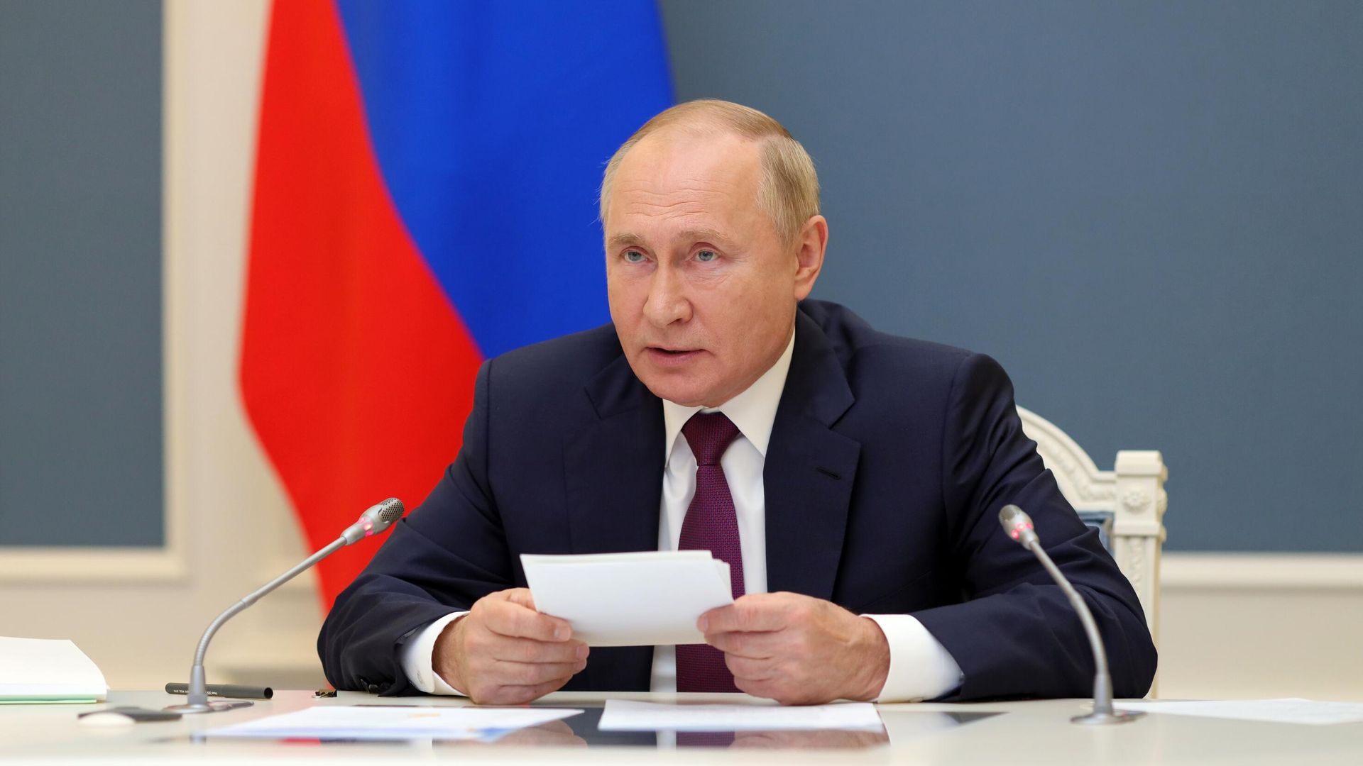 Президент РФ Владимир Путин в формате видеоконференции выступает на первом рабочем заседании глав делегаций стран - участниц Группы двадцати Президент РФ Владимир Путин в формате видеоконференции выступает на первом рабочем заседании глав делегаций стран - участниц Группы двадцати - РИА Новости, 1920, 18.11.2021