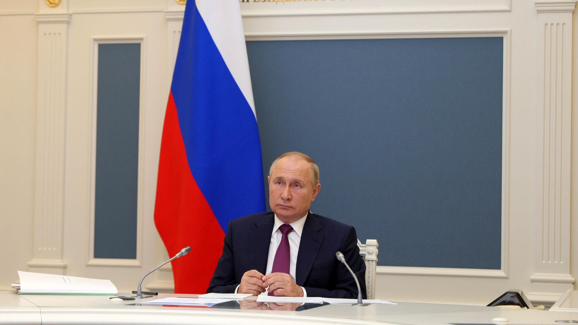 Президент РФ Владимир Путин в формате видеоконференции выступает на первом рабочем заседании глав делегаций стран - участниц Группы двадцати Президент РФ Владимир Путин в формате видеоконференции выступает на первом рабочем заседании глав делегаций стран - участниц Группы двадцати - РИА Новости, 1920, 31.10.2021