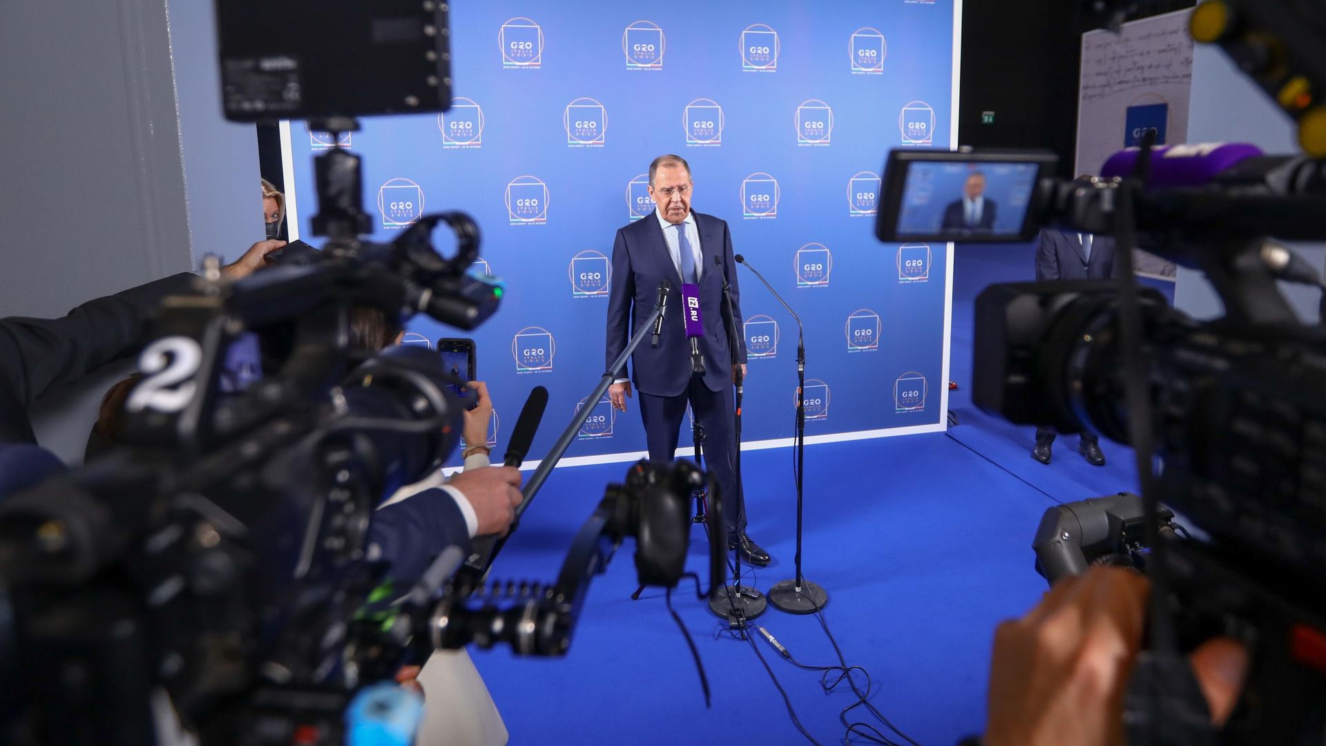 Министр иностранных дел РФ Сергей Лавров во время пресс-конференции на полях саммита Группы двадцати в Риме Министр иностранных дел РФ Сергей Лавров во время пресс-конференции на полях саммита Группы двадцати в Риме - РИА Новости, 1920, 31.10.2021