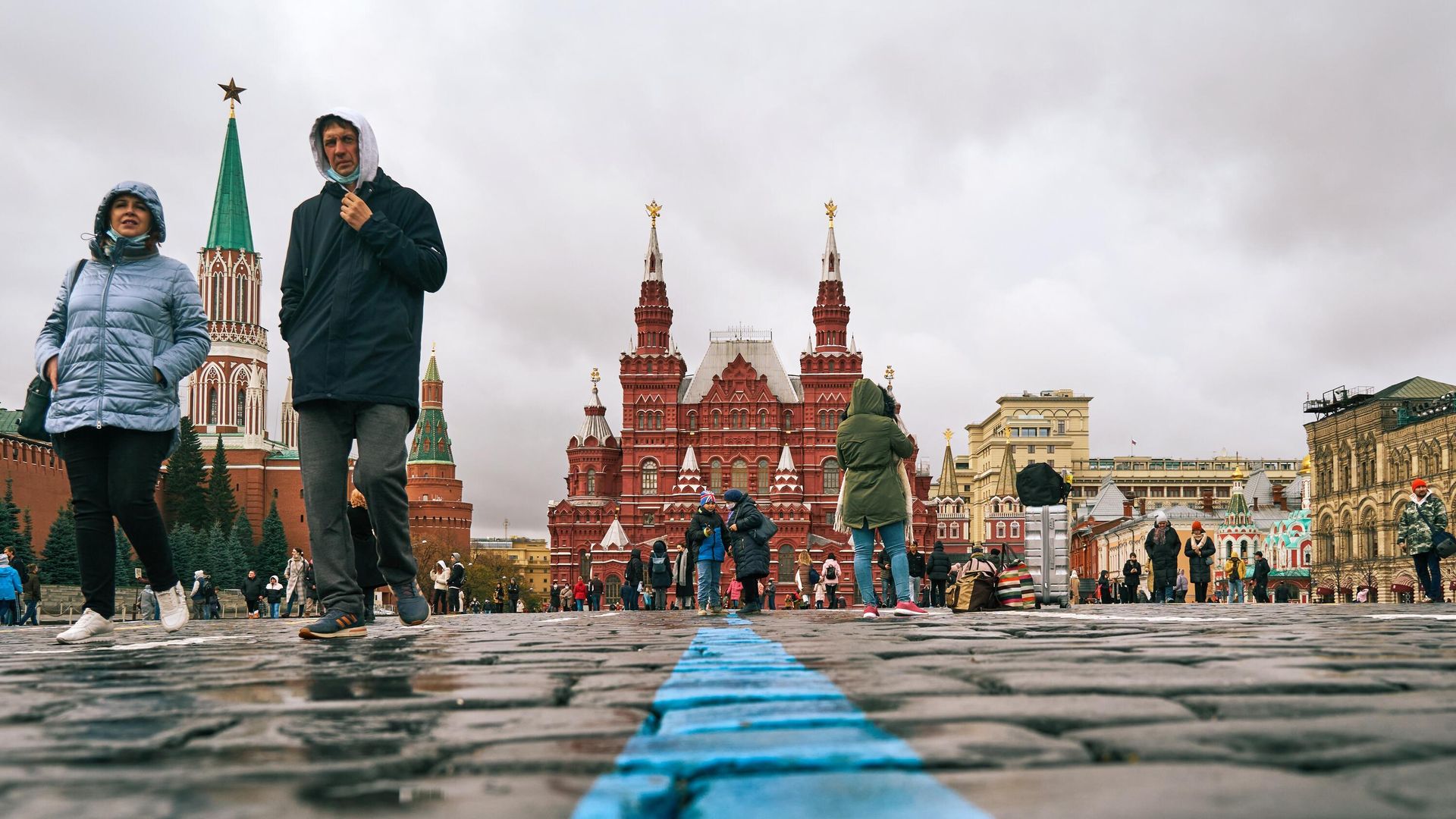 Туристы на Красной площади в Москве Туристы на Красной площади в Москве - РИА Новости, 1920, 11.10.2023