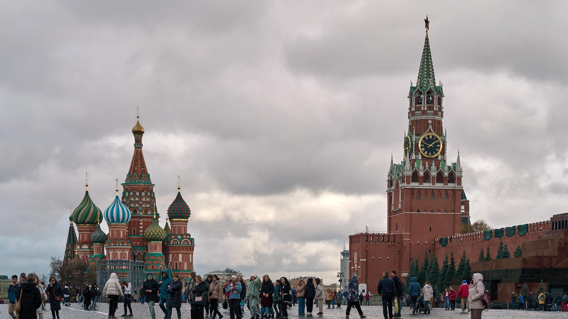 Люди на Красной площади в Москве Люди на Красной площади в Москве - РИА Новости, 1920, 08.10.2023