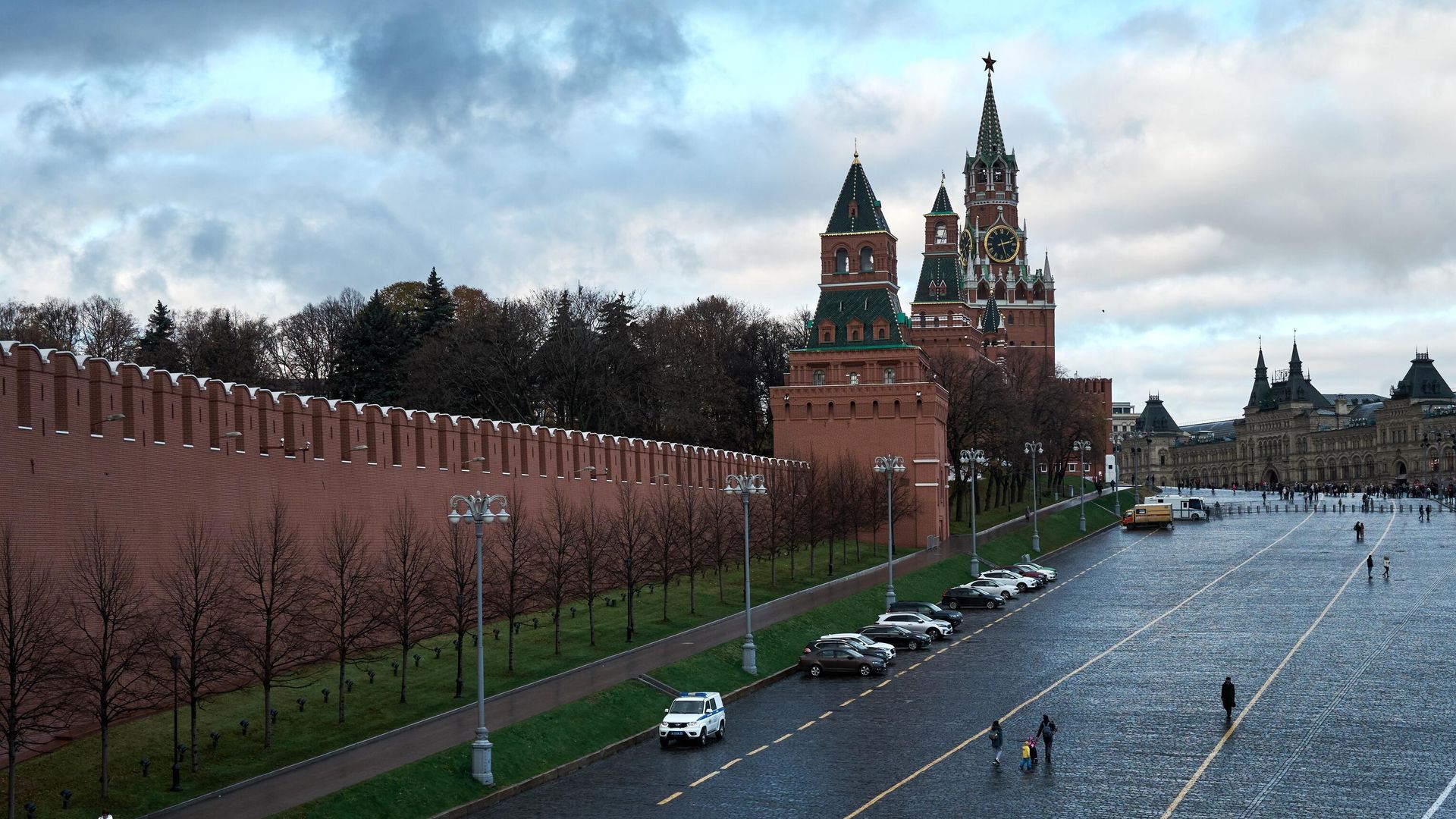 Прохожие на Васильевском спуске в Москве Прохожие на Васильевском спуске в Москве - РИА Новости, 1920, 21.04.2022