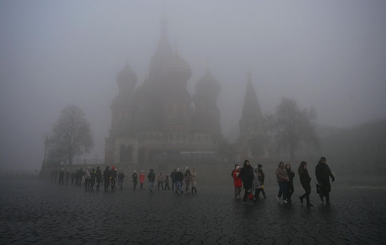 Люди на Красной площади в Москве Люди на Красной площади в Москве