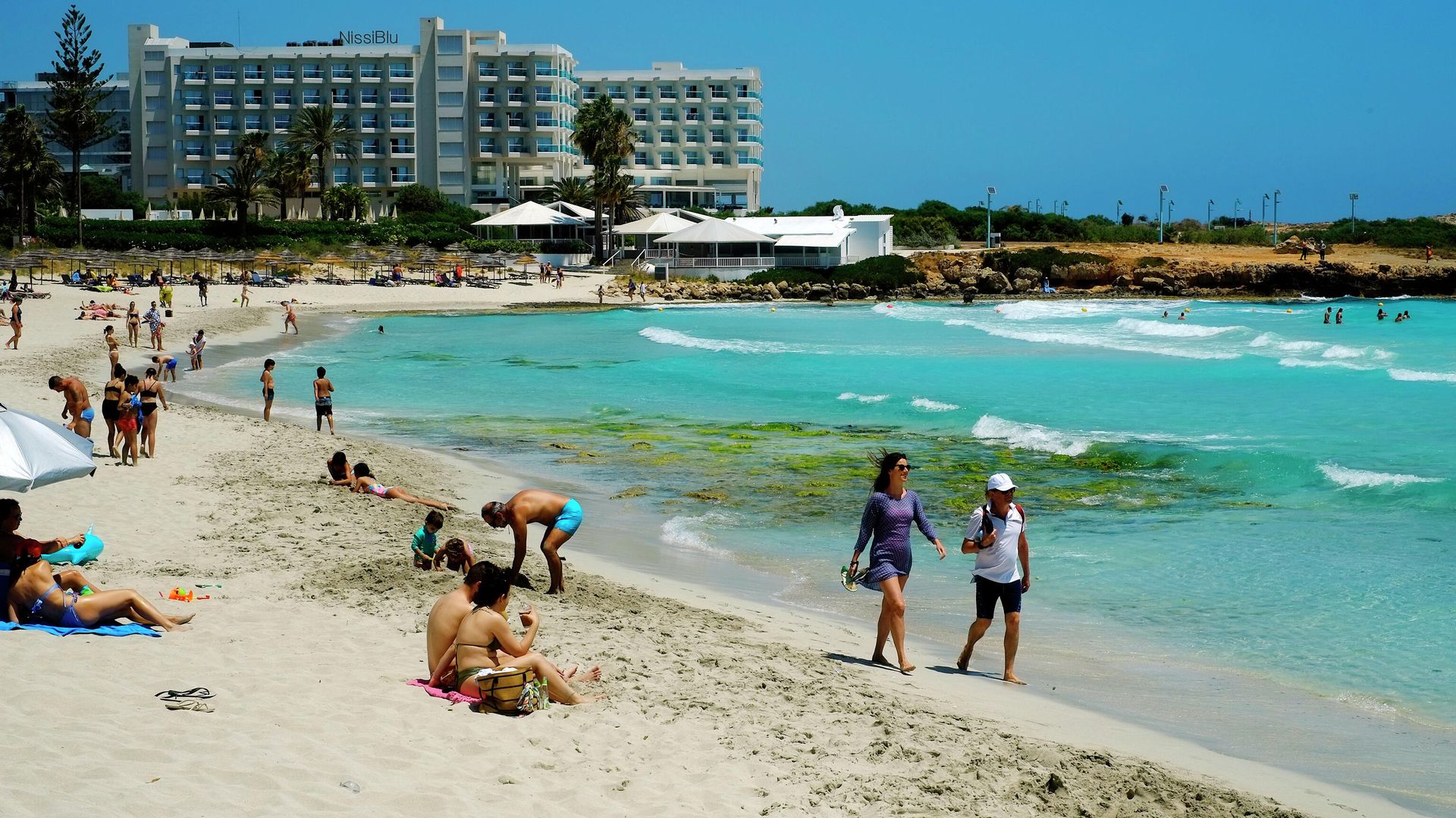 Популярный пляж Nissi Beach в Айя-Напе, Кипр Популярный пляж Nissi Beach в Айя-Напе, Кипр - РИА Новости, 1920, 01.06.2022
