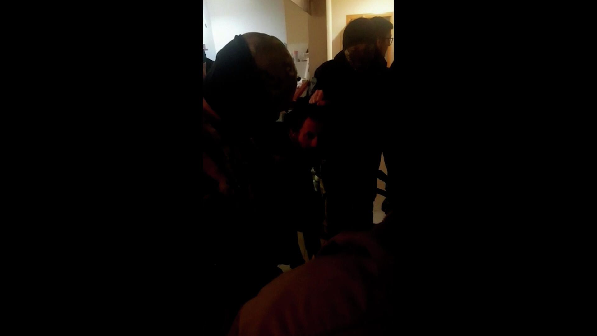 Кадры задержания члена банды Басаева после побега из психбольницы в Астрахани Кадры задержания члена банды Басаева после побега из психбольницы в Астрахани - РИА Новости, 1920, 03.11.2021