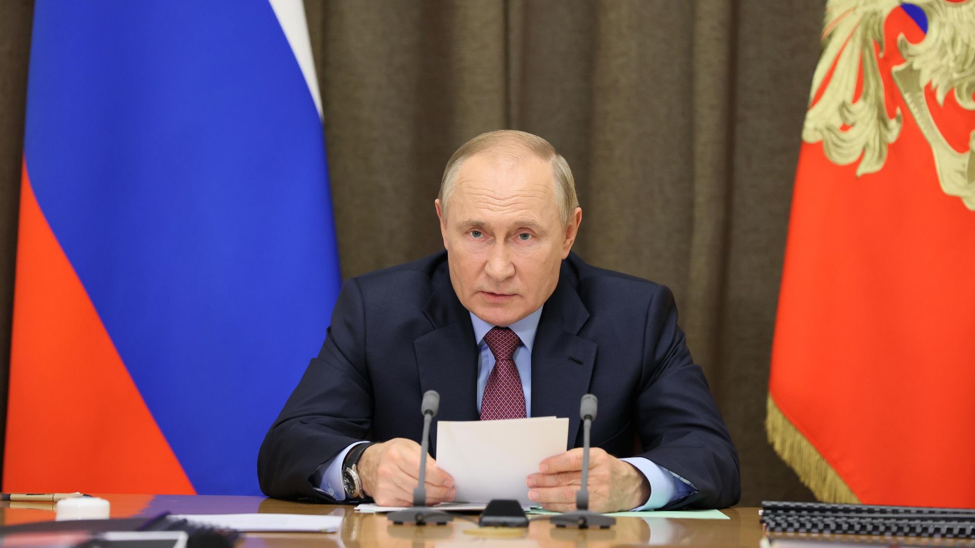 Президент РФ Владимир Путин проводит совещание с руководством министерства обороны РФ и предприятий ОПК Президент РФ Владимир Путин проводит совещание с руководством министерства обороны РФ и предприятий ОПК - РИА Новости, 1920, 18.11.2021