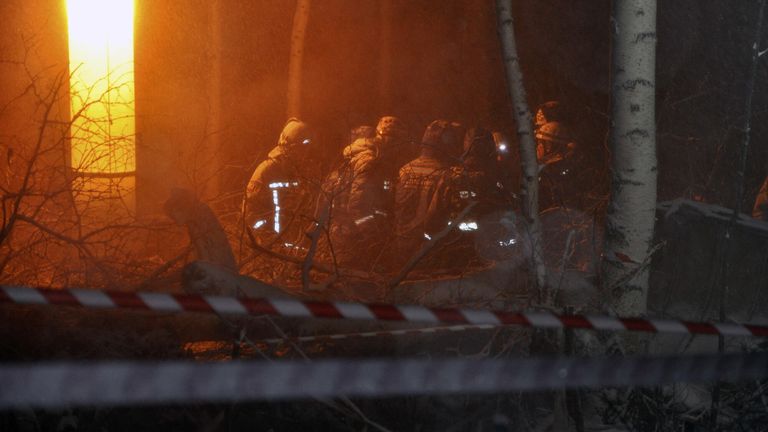 Пожарно-спасательные подразделения ликвидируют последствия крушения грузового самолета под Иркутском Пожарно-спасательные подразделения ликвидируют последствия крушения грузового самолета под Иркутском
