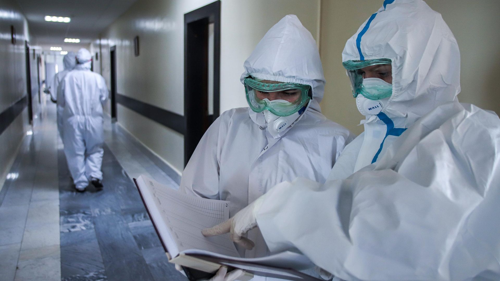 Медицинские работники в реанимационном отделении COVID-госпиталя Медицинские работники в реанимационном отделении COVID-госпиталя - РИА Новости, 1920, 21.01.2022
