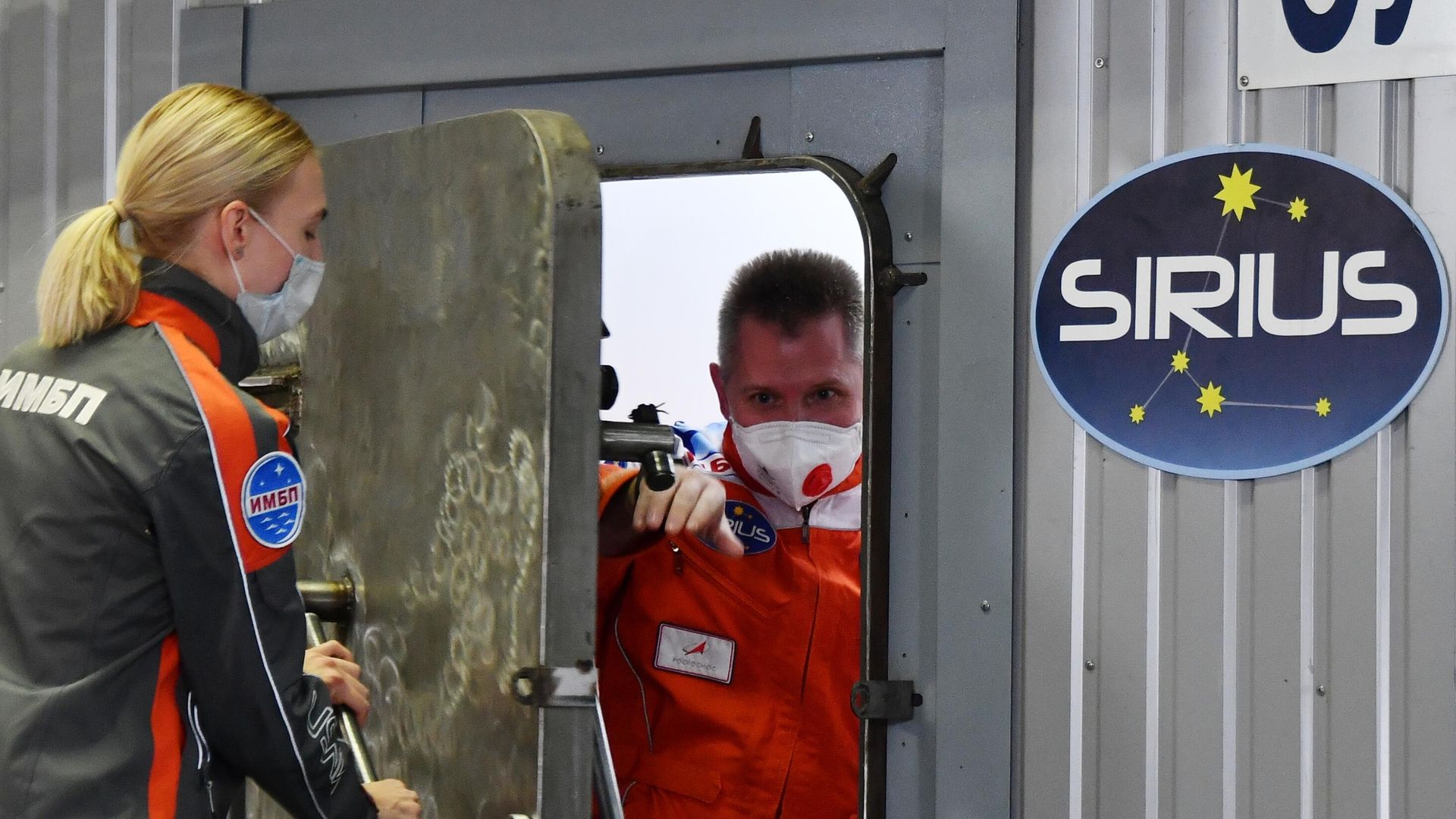 Член экипажа миссии SIRIUS-2021 инструктор Центра подготовки космонавтов Олег Блинов перед началом международного изоляционного эксперимента по имитации полета и высадке на Луну Член экипажа миссии SIRIUS-2021 инструктор Центра подготовки космонавтов Олег Блинов перед началом международного изоляционного эксперимента по имитации полета и высадке на Луну - РИА Новости, 1920, 03.07.2022