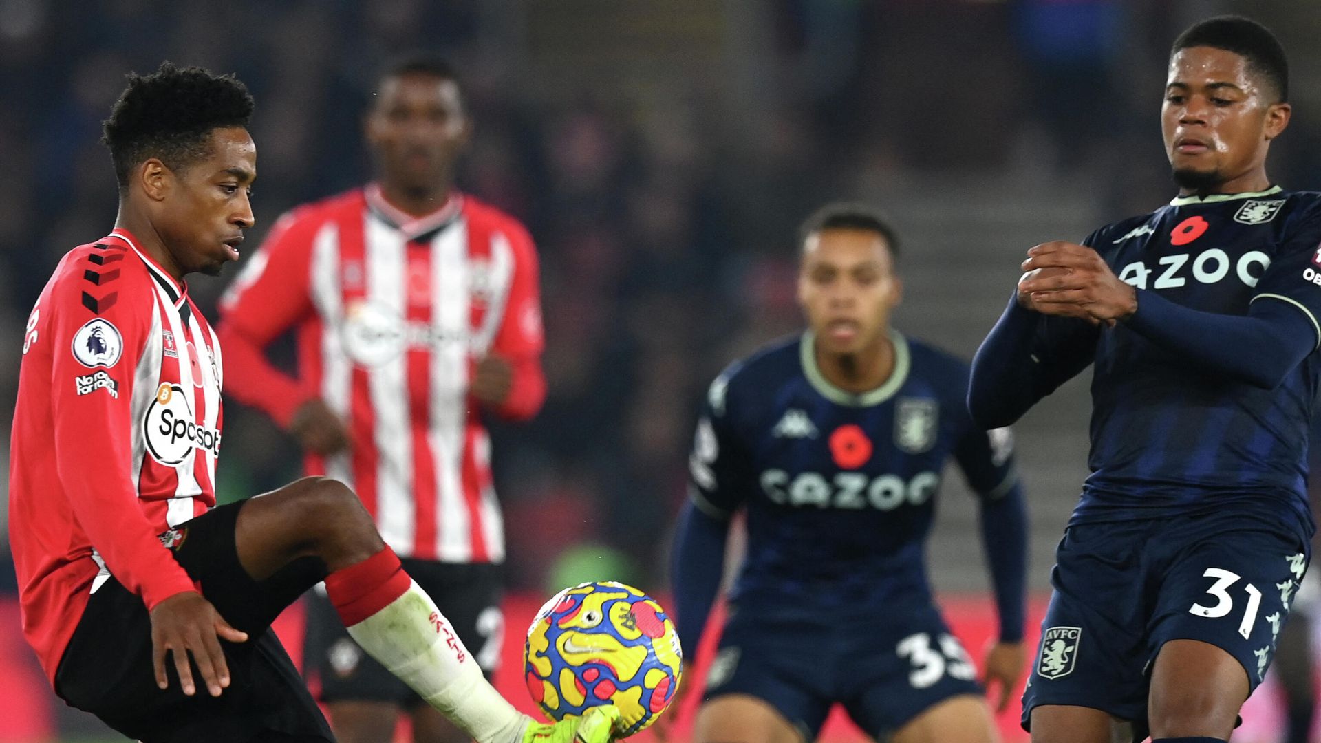 Southampton's English defender Kyle Walker-Peters (L) plays with the ball watched by Aston Villa's Jamaican striker Leon Bailey during the English Premier League football match between Southampton and Aston Villa at St Mary's Stadium in Southampton, southern England on November 5, 2021. (Photo by Glyn KIRK / AFP) / RESTRICTED TO EDITORIAL USE. No use with unauthorized audio, video, data, fixture lists, club/league logos or 'live' services. Online in-match use limited to 120 images. An additional 40 images may be used in extra time. No video emulation. Social media in-match use limited to 120 images. An additional 40 images may be used in extra time. No use in betting publications, games or single club/league/player publications. / Southampton's English defender Kyle Walker-Peters (L) plays with the ball watched by Aston Villa's Jamaican striker Leon Bailey during the English Premier League football match between Southampton and Aston Villa at St Mary's Stadium in Southampton, southern England on November 5, 2021. (Photo by Glyn KIRK / AFP) / RESTRICTED TO EDITORIAL USE. No use with unauthorized audio, video, data, fixture lists, club/league logos or 'live' services. Online in-match use limited to 120 images. An additional 40 images may be used in extra time. No video emulation. Social media in-match use limited to 120 images. An additional 40 images may be used in extra time. No use in betting publications, games or single club/league/player publications. / - РИА Новости, 1920, 06.11.2021