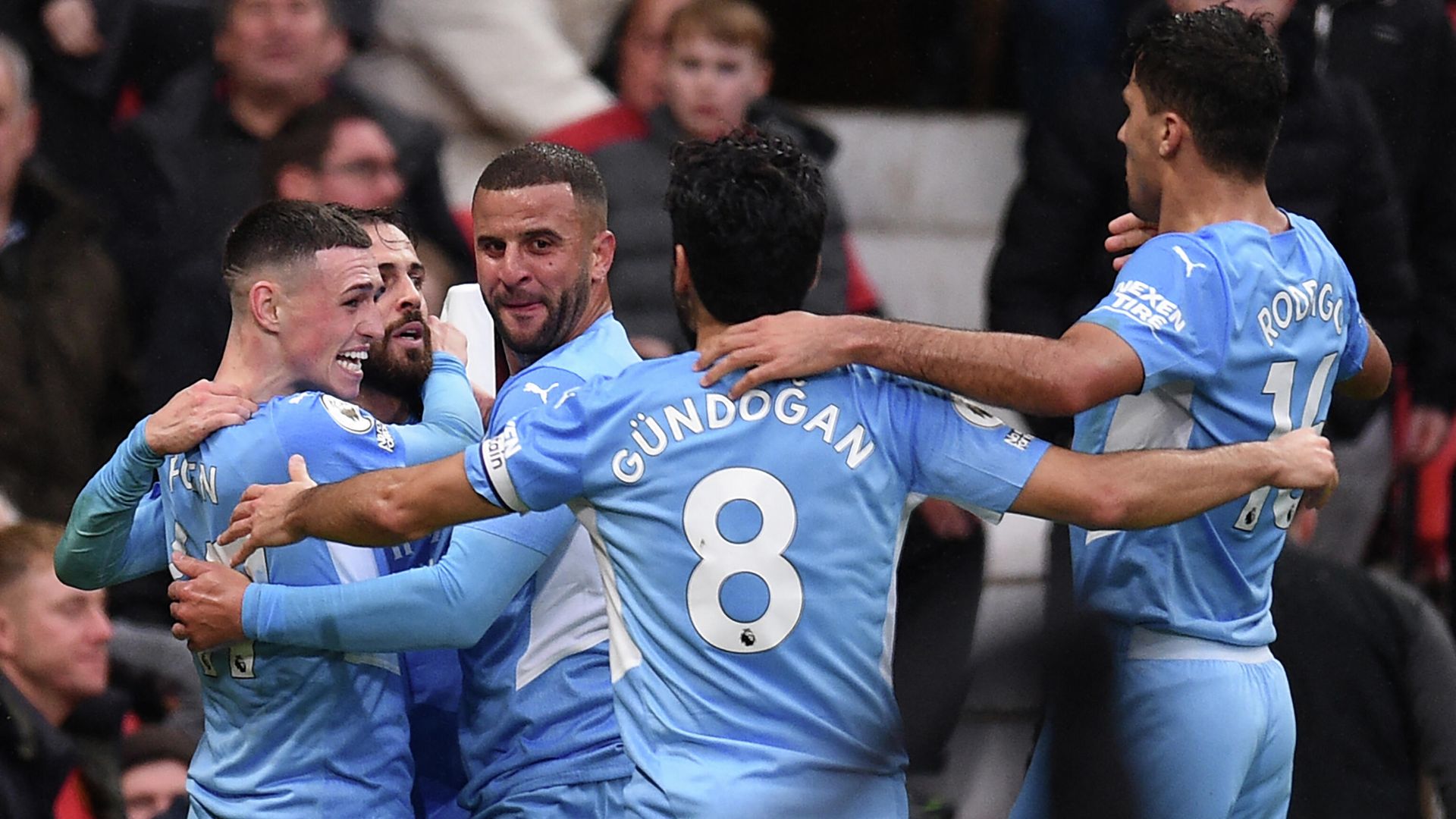 Manchester City's Portuguese midfielder Bernardo Silva (2L) celebrates scoring his team's second goal with teammates during the English Premier League football match between Manchester United and Manchester City at Old Trafford in Manchester, north west England, on November 6, 2021. (Photo by Oli SCARFF / AFP) / RESTRICTED TO EDITORIAL USE. No use with unauthorized audio, video, data, fixture lists, club/league logos or 'live' services. Online in-match use limited to 120 images. An additional 40 images may be used in extra time. No video emulation. Social media in-match use limited to 120 images. An additional 40 images may be used in extra time. No use in betting publications, games or single club/league/player publications. / Manchester City's Portuguese midfielder Bernardo Silva (2L) celebrates scoring his team's second goal with teammates during the English Premier League football match between Manchester United and Manchester City at Old Trafford in Manchester, north west England, on November 6, 2021. (Photo by Oli SCARFF / AFP) / RESTRICTED TO EDITORIAL USE. No use with unauthorized audio, video, data, fixture lists, club/league logos or 'live' services. Online in-match use limited to 120 images. An additional 40 images may be used in extra time. No video emulation. Social media in-match use limited to 120 images. An additional 40 images may be used in extra time. No use in betting publications, games or single club/league/player publications. / - РИА Новости, 1920, 06.11.2021