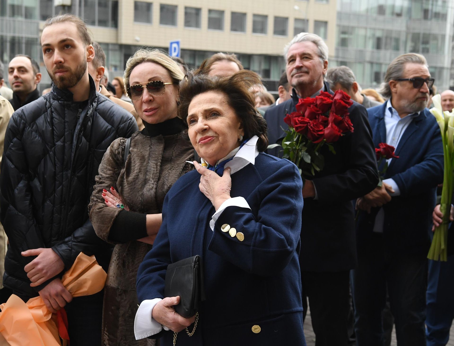 Вдова Алексея Леонова Светлана, дочь Оксана, внук Даниил на открытии в День космонавтики мемориальной стелы памяти дважды Героя Советского Союза космонавта Алексея Леонова Вдова Алексея Леонова Светлана, дочь Оксана, внук Даниил на открытии в День космонавтики мемориальной стелы памяти дважды Героя Советского Союза космонавта Алексея Леонова - РИА Новости, 1920, 06.11.2021