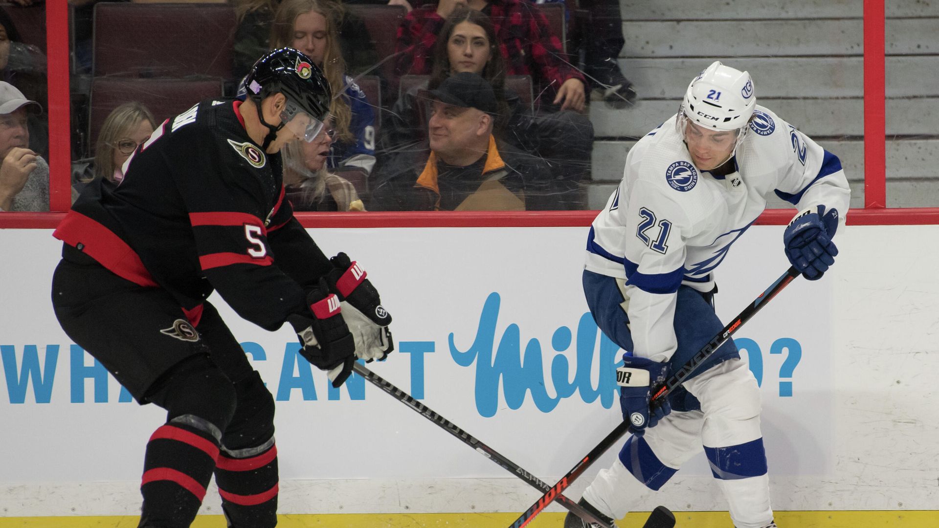 Nov 6, 2021; Ottawa, Ontario, CAN; Ottawa Senators defenseman Nick Holden (5) and Tampa Bay Lightning defenseman Zach Bogosian (21) battle in the first period at the Canadian Tire Centre. Mandatory Credit: Marc DesRosiers-USA TODAY Sports Nov 6, 2021; Ottawa, Ontario, CAN; Ottawa Senators defenseman Nick Holden (5) and Tampa Bay Lightning defenseman Zach Bogosian (21) battle in the first period at the Canadian Tire Centre. Mandatory Credit: Marc DesRosiers-USA TODAY Sports - РИА Новости, 1920, 07.11.2021