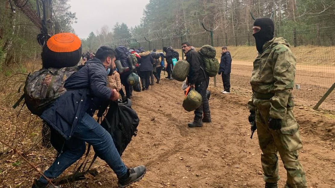 Беженцы на белорусско-польской границе Беженцы на белорусско-польской границе - РИА Новости, 1920, 08.11.2021