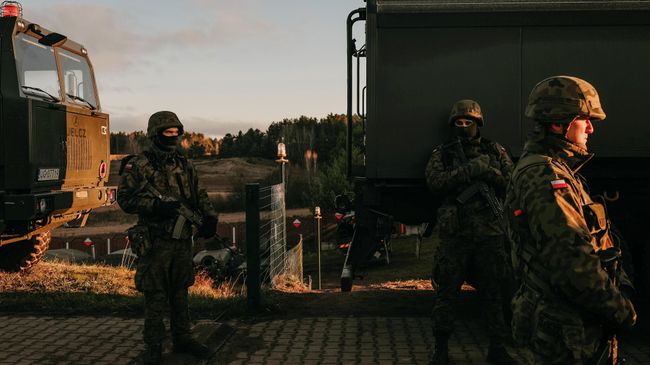 Польские военнослужащие в районе польско-белорусской границы