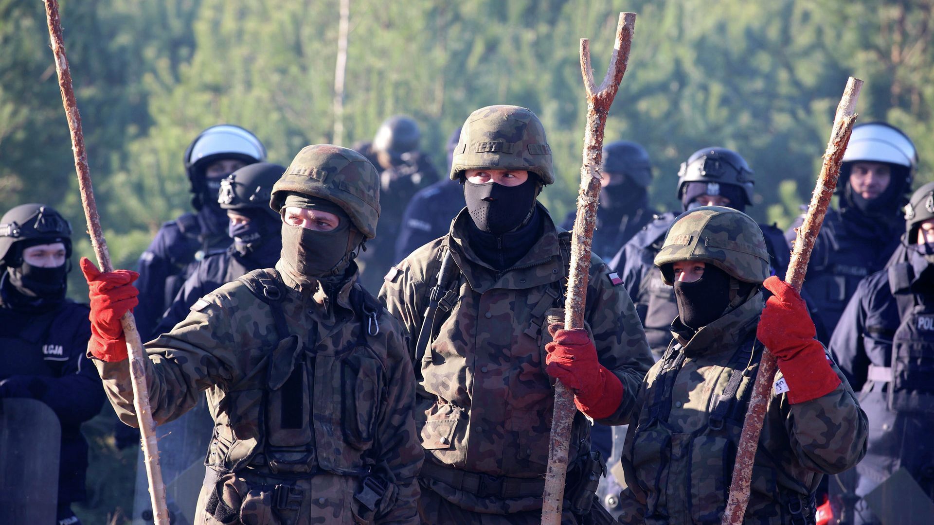 Пограничники и сотрудники польской полиции на польско-белорусской границе Пограничники и сотрудники польской полиции на польско-белорусской границе - РИА Новости, 1920, 12.08.2023