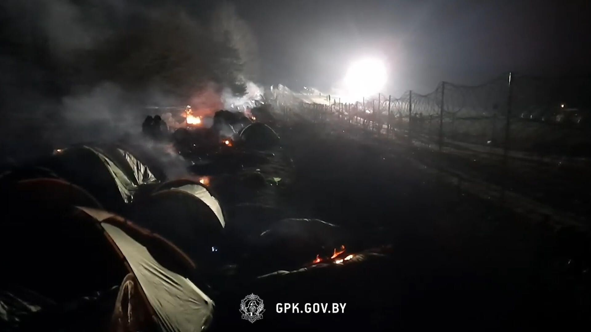 Избитые мигранты в лагере беженцев: видео погранкомитета Белоруссии Избитые мигранты в лагере беженцев: видео погранкомитета Белоруссии - РИА Новости, 1920, 10.11.2021