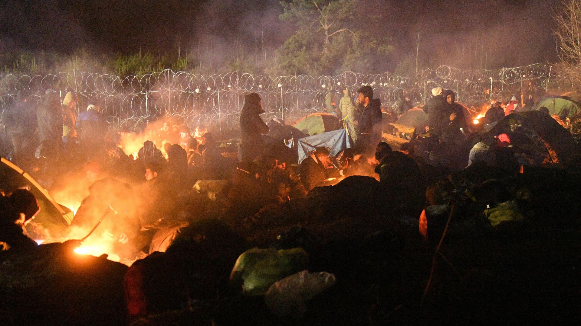 Лагерь нелегальных мигрантов на белорусско-польской границе Лагерь нелегальных мигрантов на белорусско-польской границе - РИА Новости, 1920, 10.11.2021
