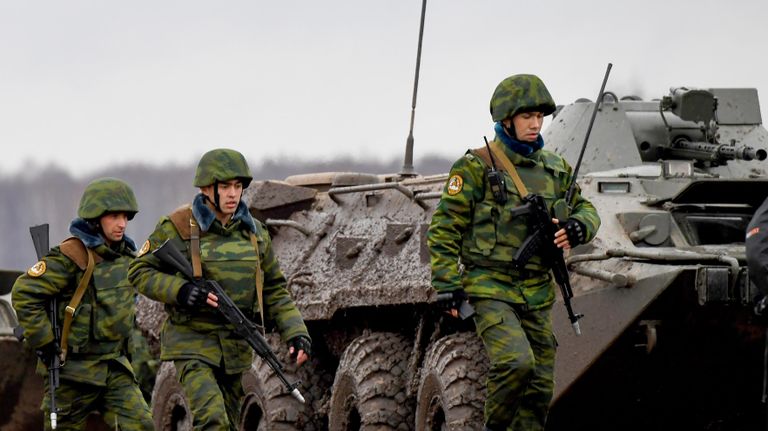 Военнослужащие армии Таджикистана во время учений