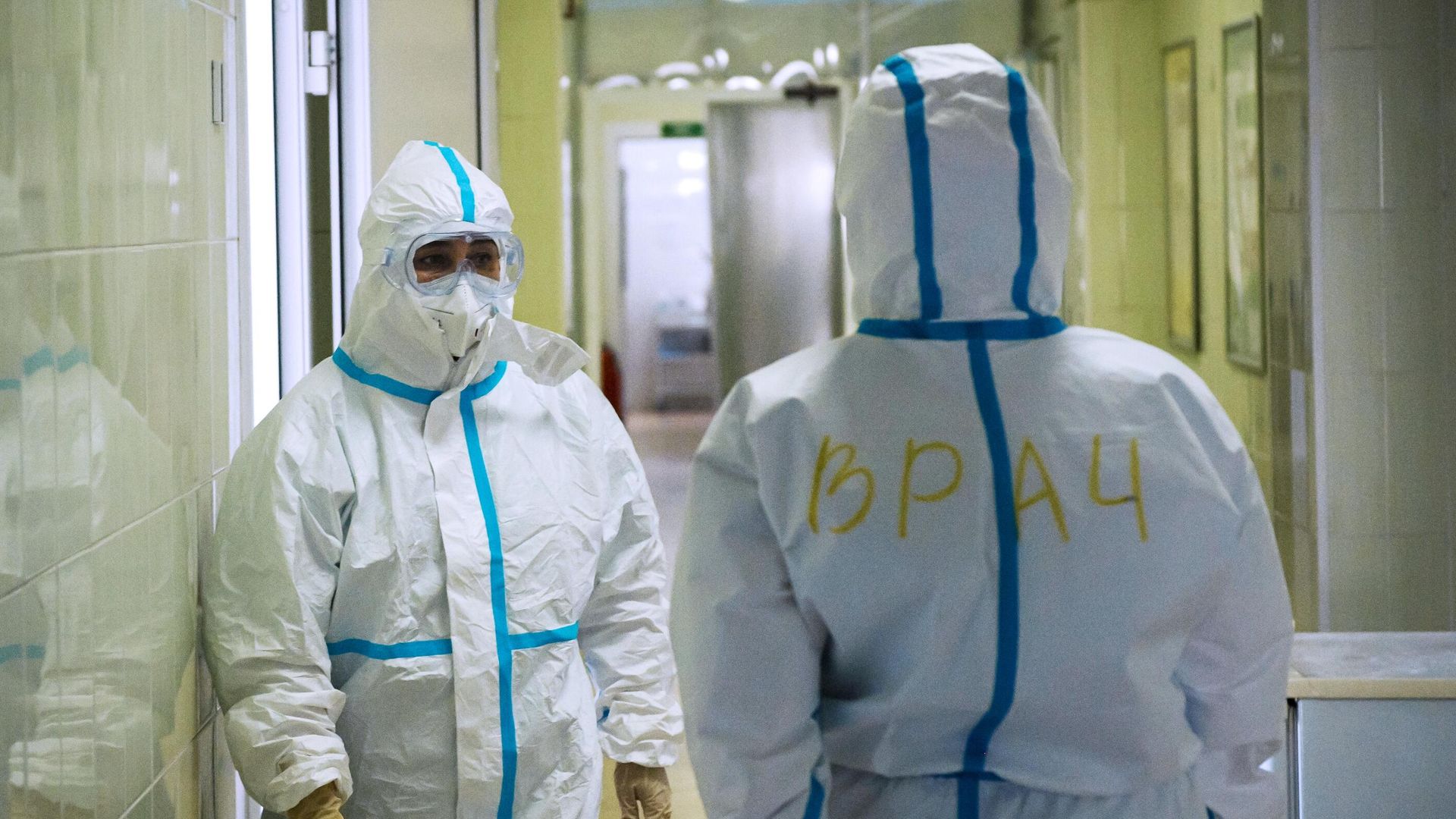 Медицинские сотрудники отделения для пациентов с Covid-19 в Кузбасской клинической больнице им. М. Подгорбунского в Кемерове Медицинские сотрудники отделения для пациентов с Covid-19 в Кузбасской клинической больнице им. М. Подгорбунского в Кемерове - РИА Новости, 1920, 23.11.2021