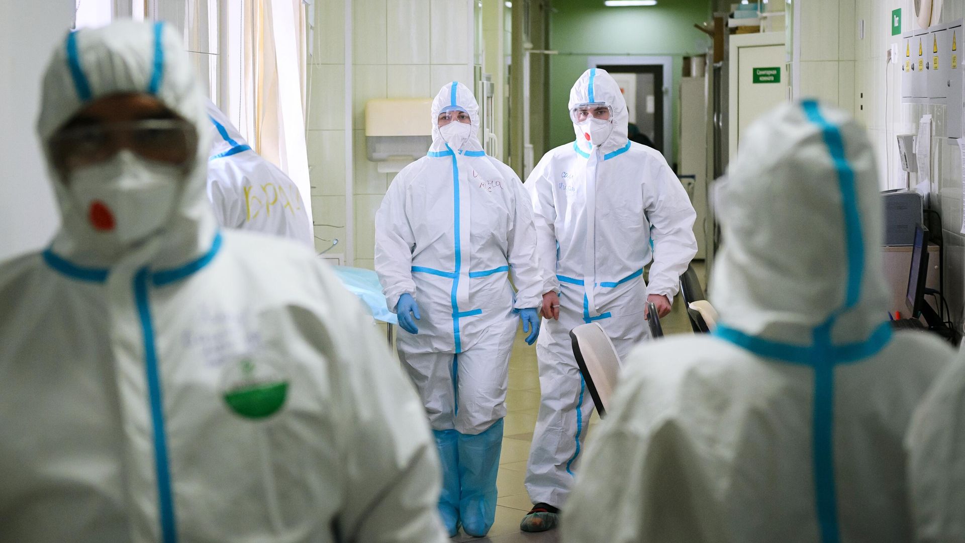 Медицинские сотрудники отделения для пациентов с Covid-19 в Кузбасской клинической больнице им. М. Подгорбунского в Кемерове Медицинские сотрудники отделения для пациентов с Covid-19 в Кузбасской клинической больнице им. М. Подгорбунского в Кемерове - РИА Новости, 1920, 28.12.2021