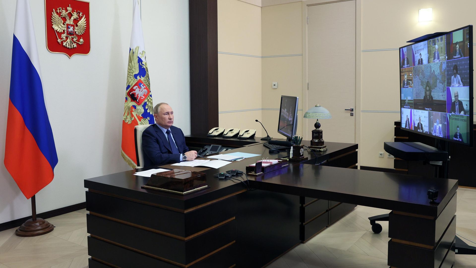 Президент РФ Владимир Путин проводит в режиме видеоконференции очередное совещание с членами правительства РФ - РИА Новости, 1920, 10.11.2021