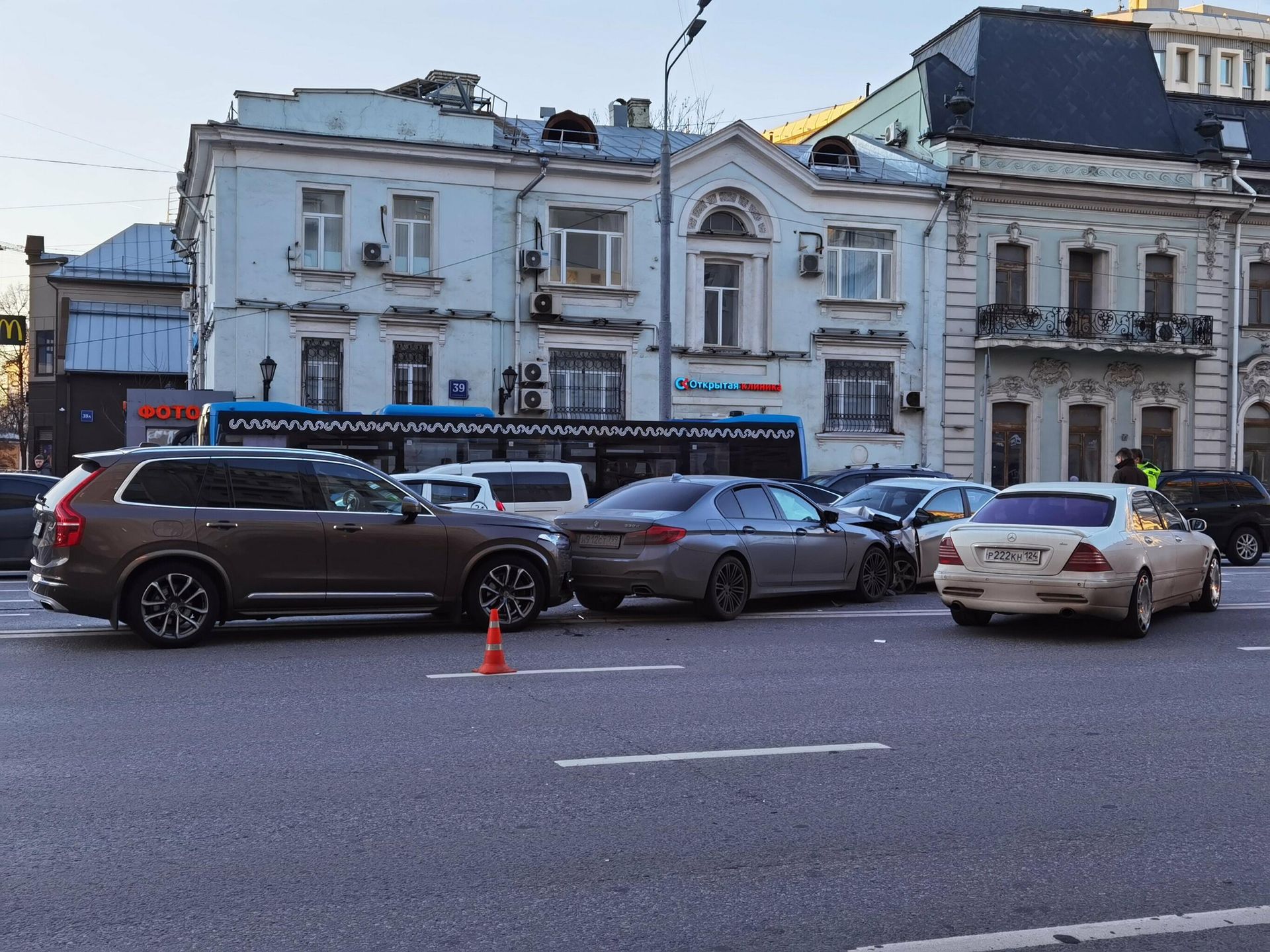 На месте ДТП на проспекте Мира в Москве На месте ДТП на проспекте Мира в Москве - РИА Новости, 1920, 10.11.2021