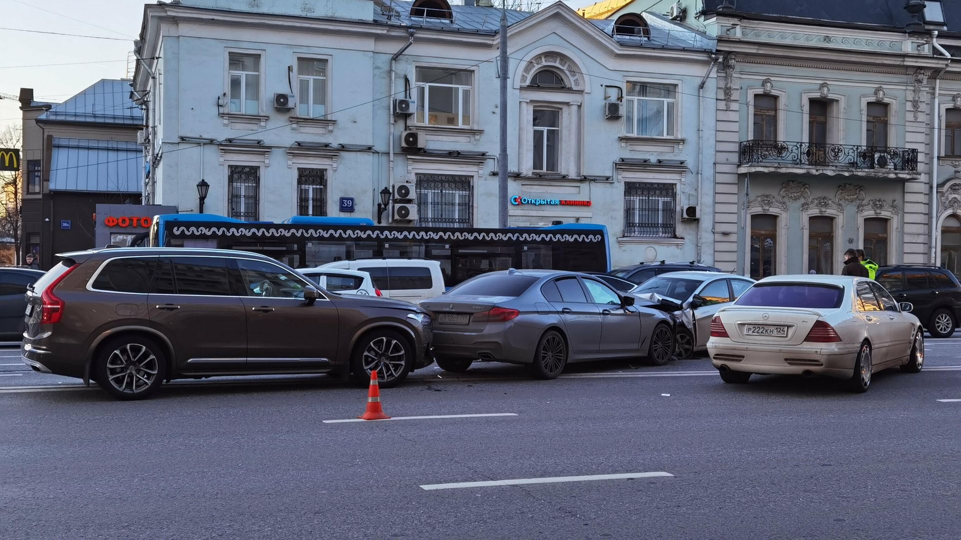 На месте ДТП на проспекте Мира в Москве На месте ДТП на проспекте Мира в Москве - РИА Новости, 1920, 10.11.2021