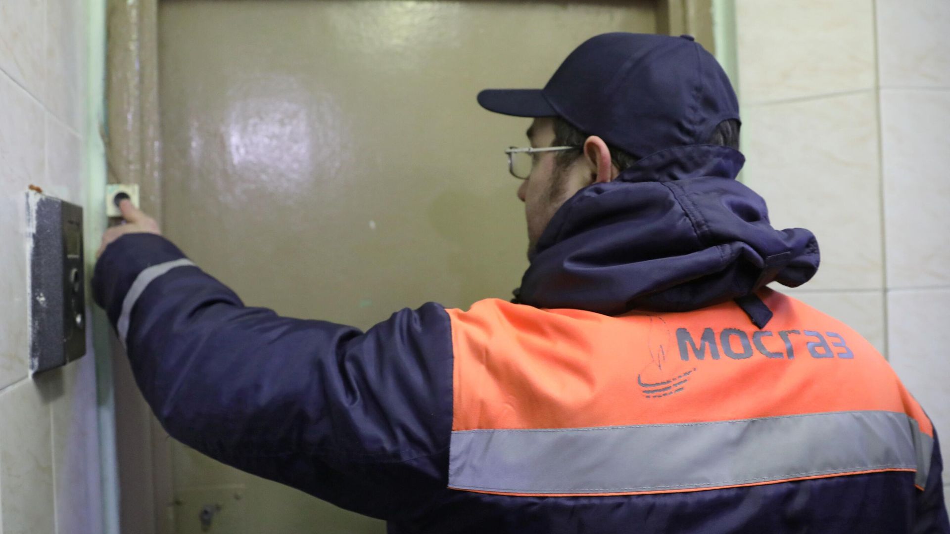 Проверка газового оборудования в жилых домах Проверка газового оборудования в жилых домах - РИА Новости, 1920, 06.12.2025