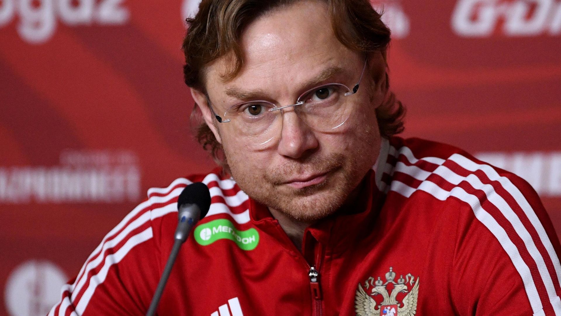 Главный тренер сборной России по футболу Валерий Карпин на пресс-конференции перед матчем отборочного этапа чемпионата мира по футболу 2022 года против сборной Кипра. Главный тренер сборной России по футболу Валерий Карпин на пресс-конференции перед матчем отборочного этапа чемпионата мира по футболу 2022 года против сборной Кипра. - РИА Новости, 1920, 13.11.2021