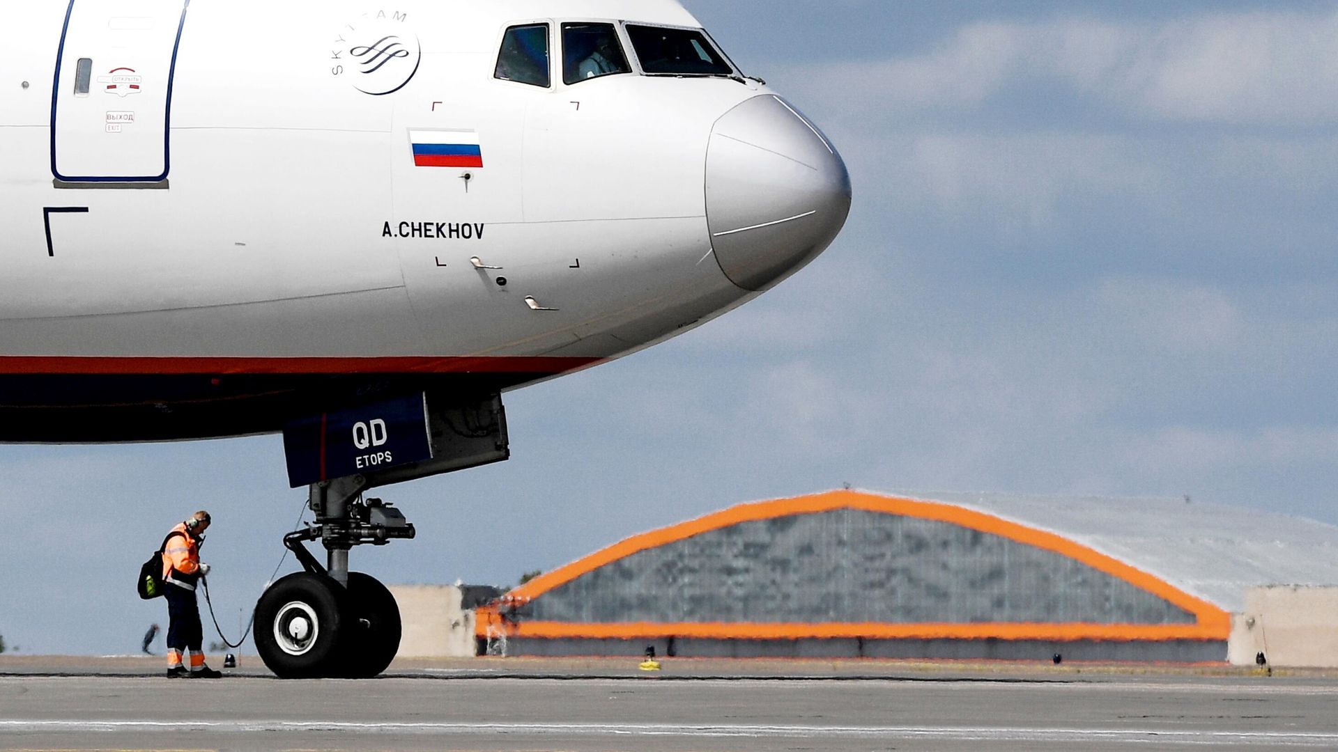 Самолет Airbus A321-211 авиакомпании Аэрофлот на взлетной полосе в аэропорту международного аэропорта Шереметьево  - РИА Новости, 1920, 22.03.2022